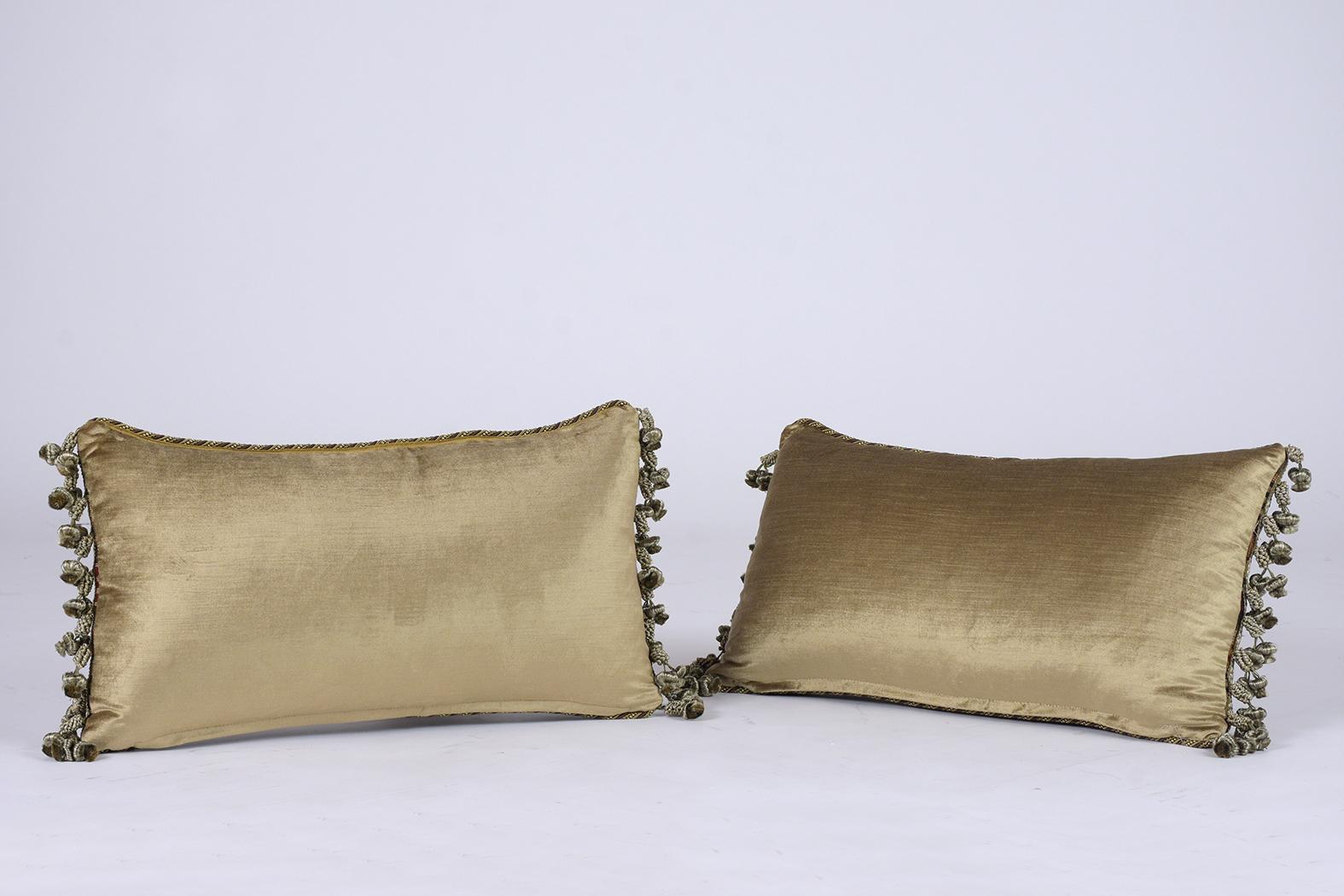 Early 20th Century Pair of French Throw Pillows