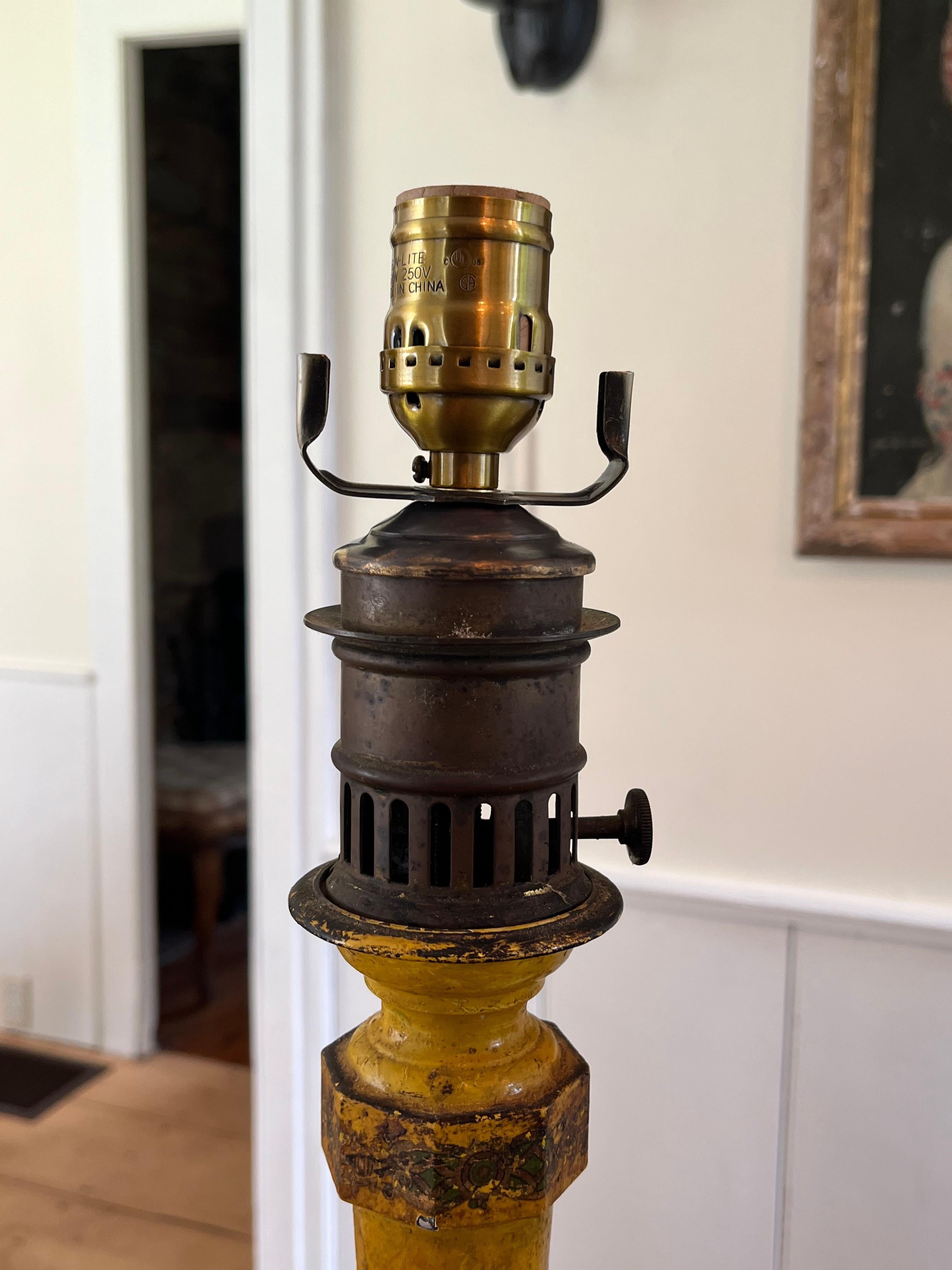 Laiton Paire de lampes de table françaises en tôle, 19ème siècle en vente