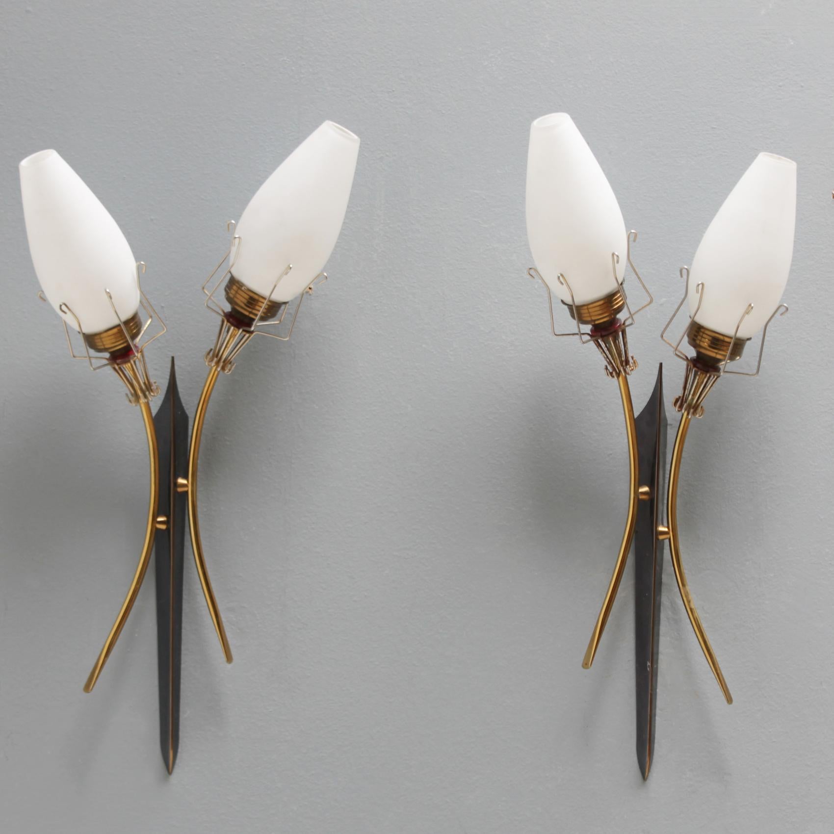 Pair of elegant French torches attributed by Maison Arlus. Wall lights with opaline glass shades and beautiful brass details. Each light has two bayonet bulbs (BA15d, IEC 7004-11 A, DIN 49720).
Dimensions: height 21.3 in. (54 cm), depth 5.9 in. (15