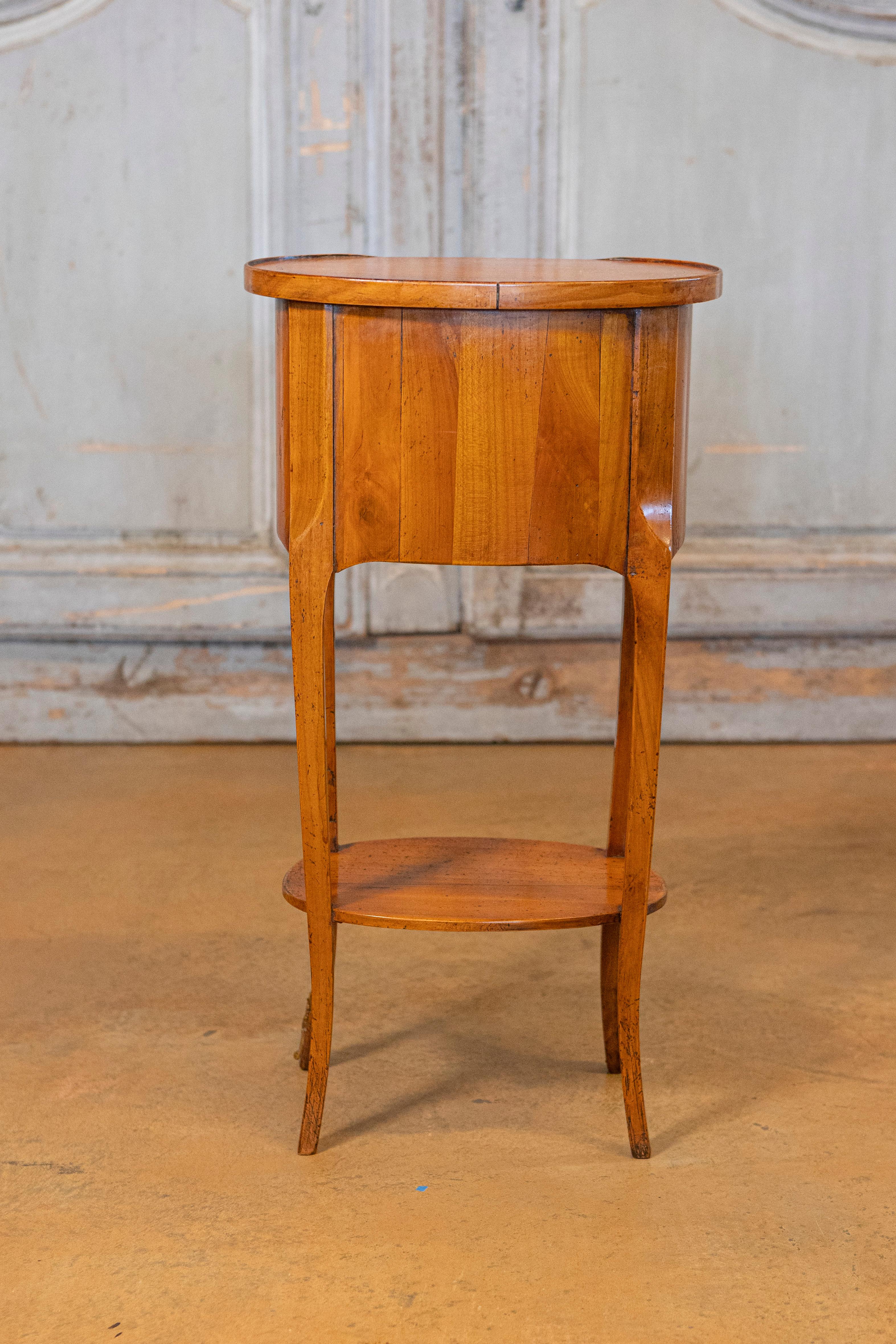 Pair of French Transition Style Oval-Shaped Fruitwood Bedside Tables with Inlay For Sale 1