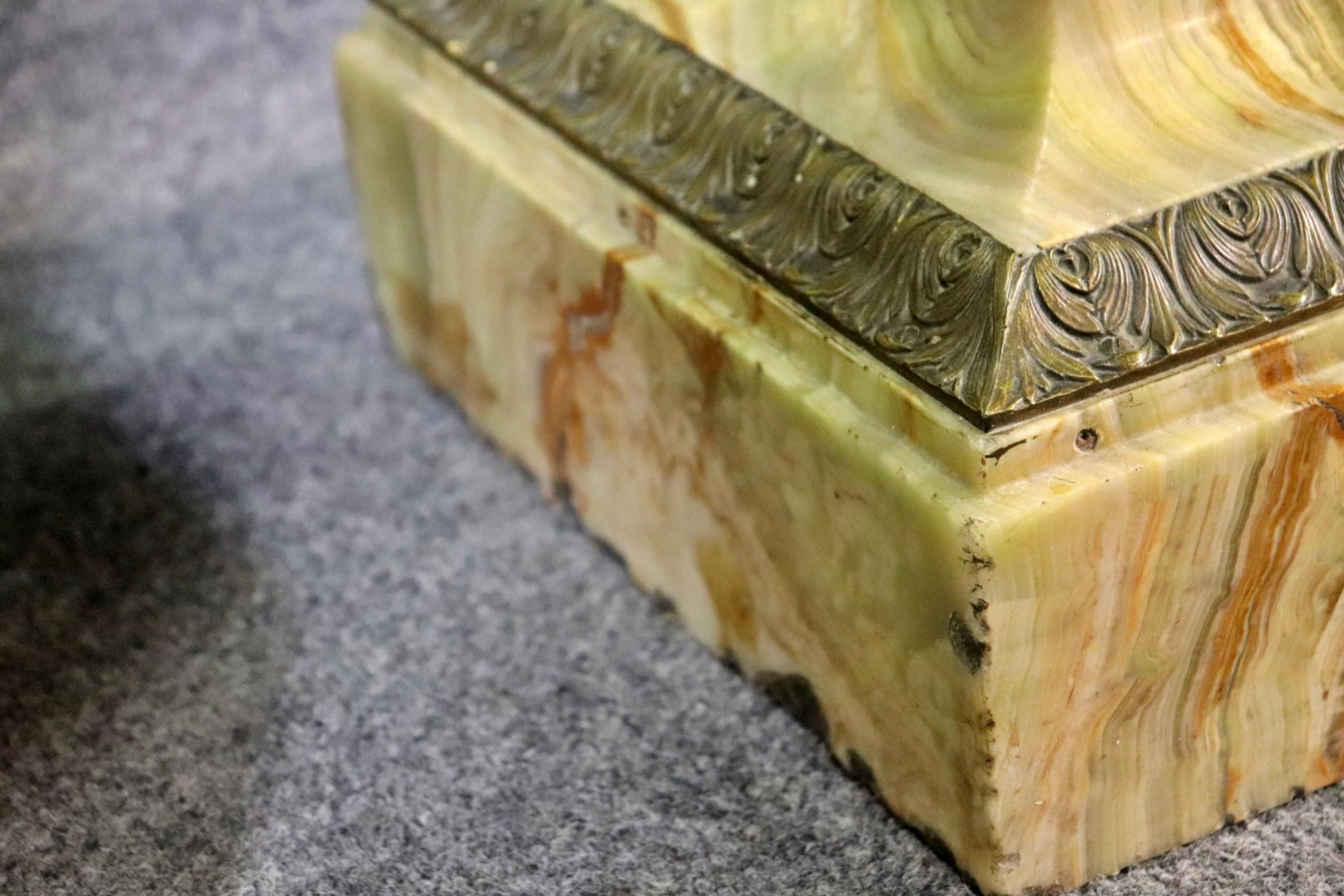 Pair of French Transitional Louis XVI to Art Deco Style Green Onyx Pedestals For Sale 5