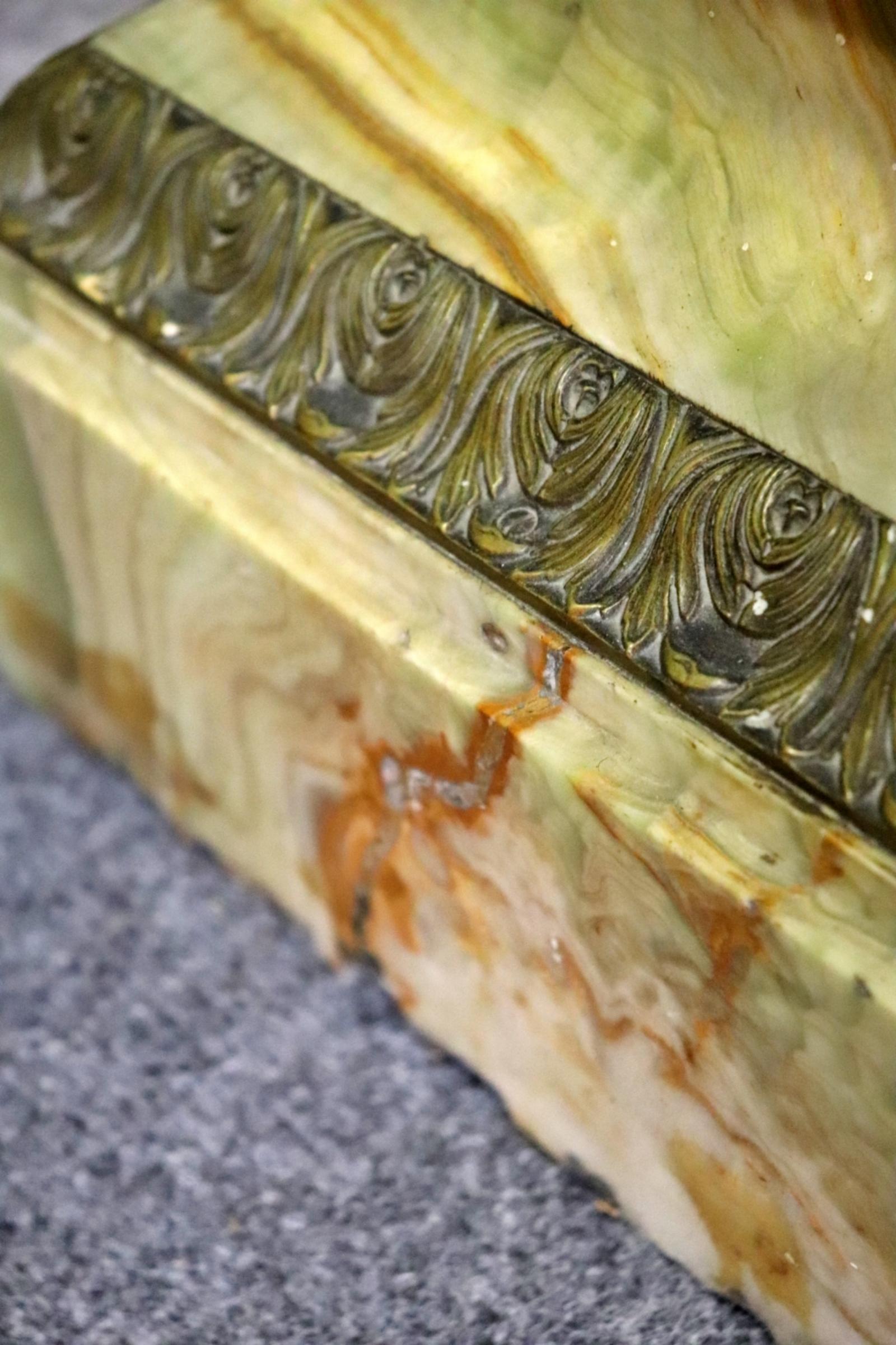 Pair of French Transitional Louis XVI to Art Deco Style Green Onyx Pedestals For Sale 6