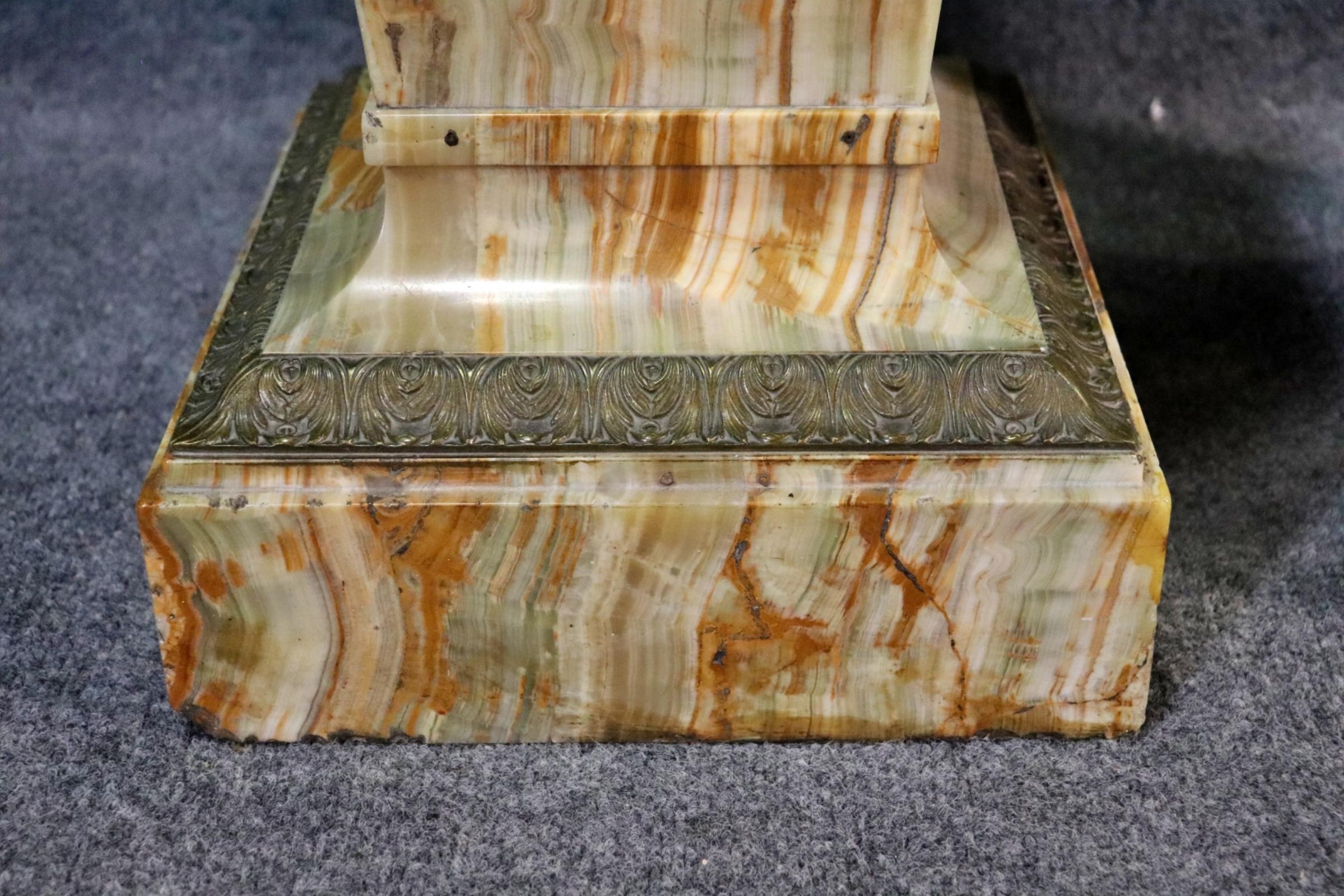 Pair of French Transitional Louis XVI to Art Deco Style Green Onyx Pedestals For Sale 4