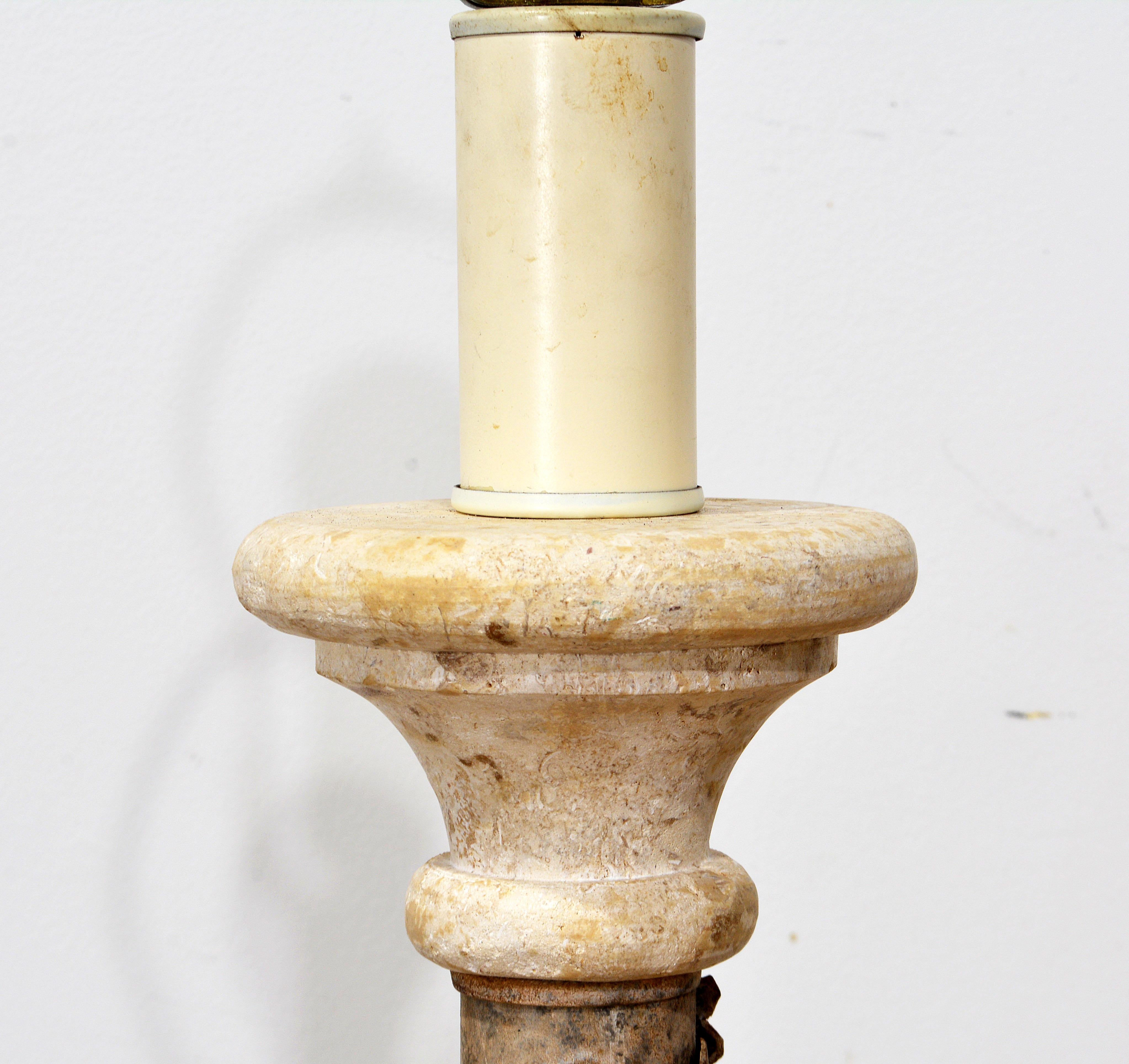 Pair of French Travertine Marble and Painted Spiraling Ivy Garland Column Lamps For Sale 1