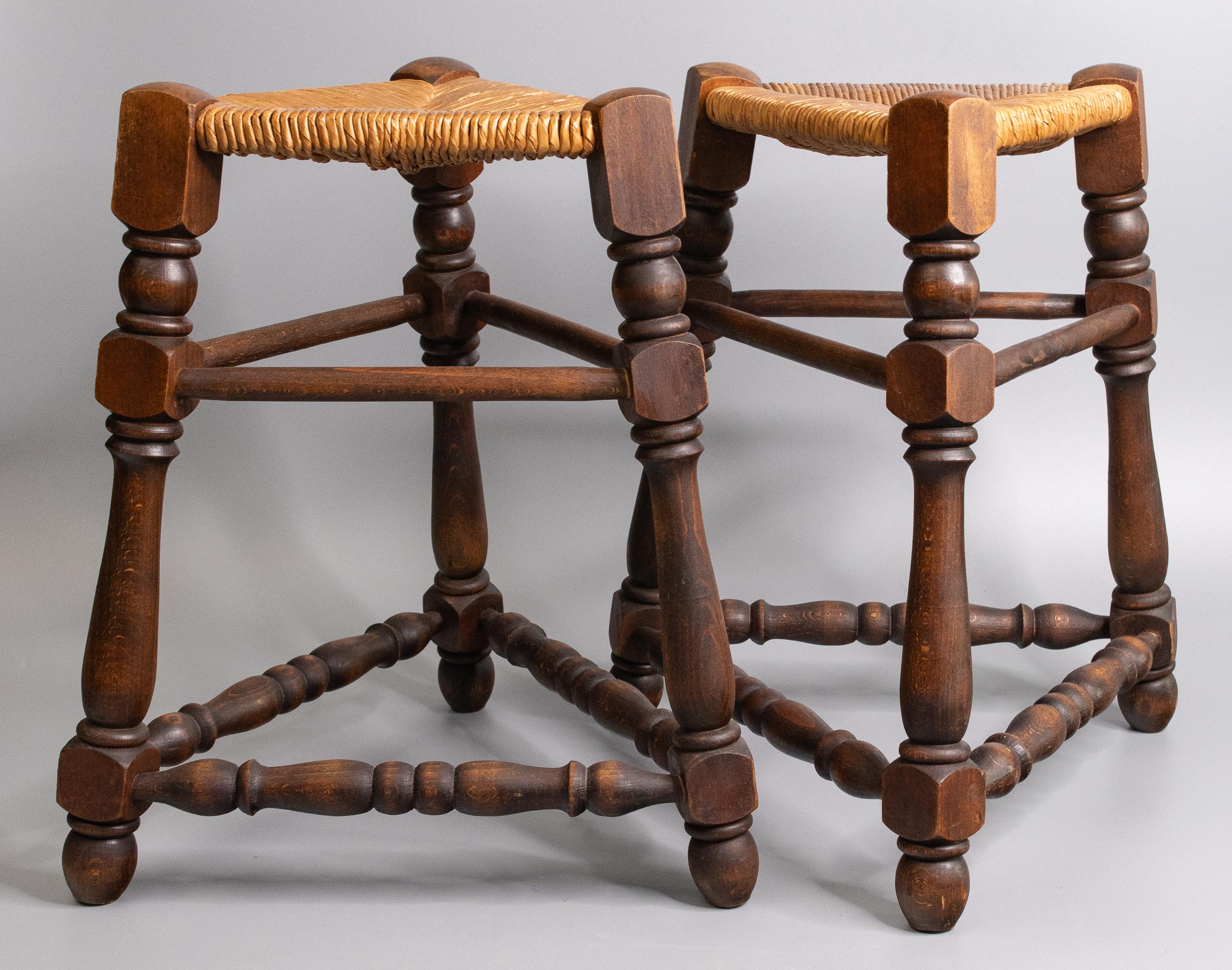 Early 20th Century Pair of French Triangular Oak Tripod Stools With Woven Rush Seats, Circa 1900 For Sale