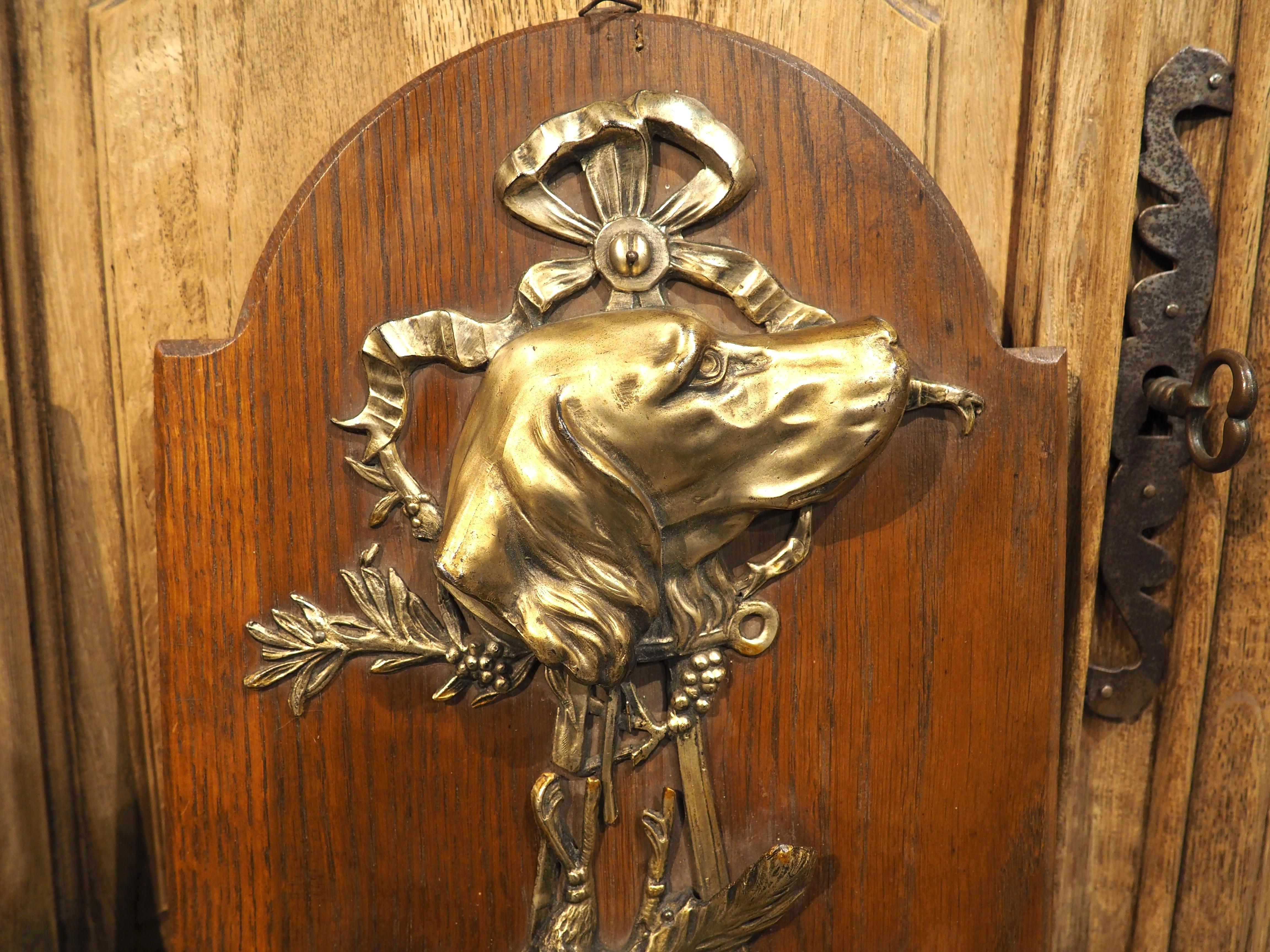Coppia di targhe per la caccia montate francesi Trophées de Chasse, primi anni del 1900 In condizioni buone in vendita a Dallas, TX