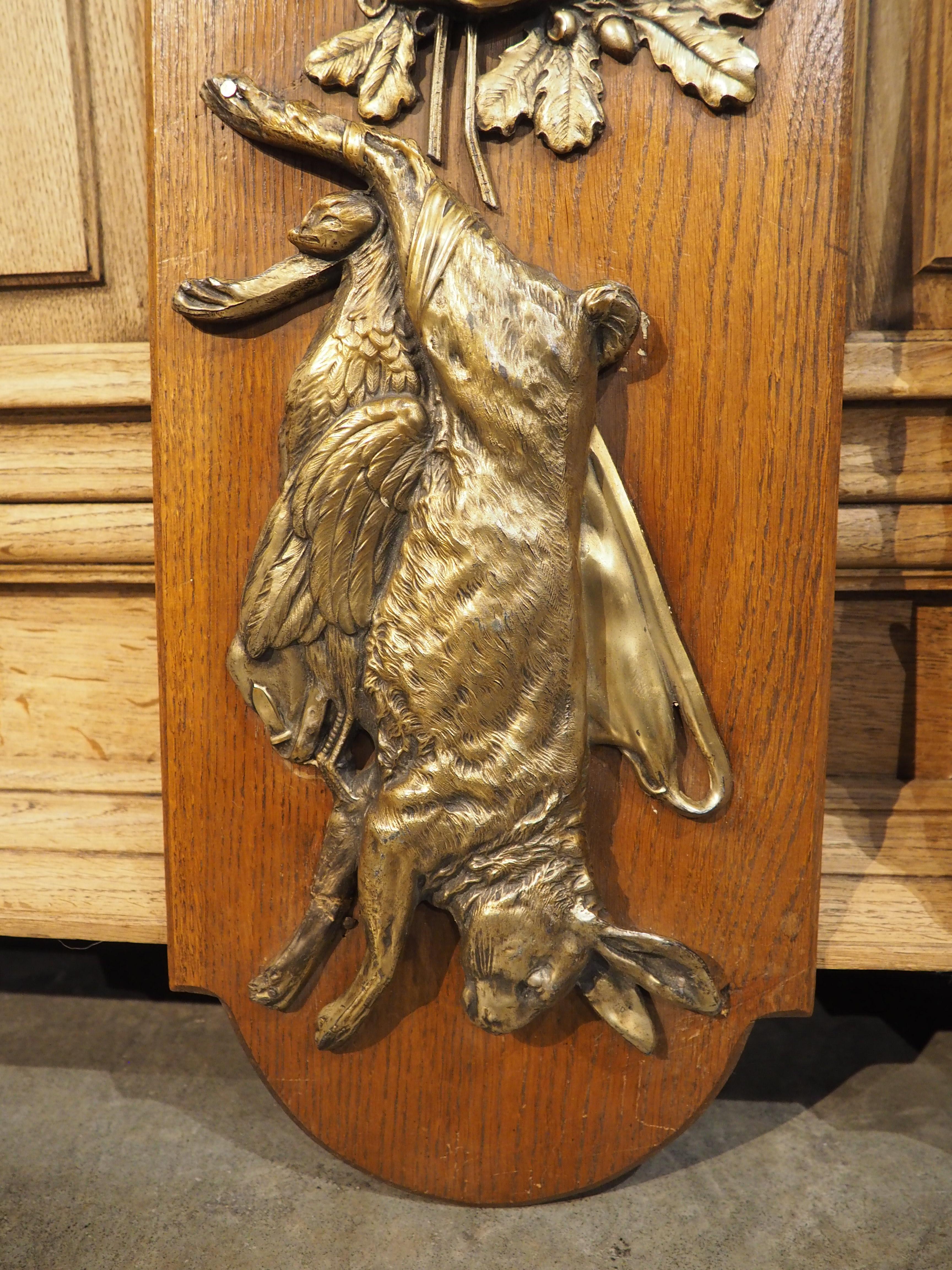 Metallo Coppia di targhe per la caccia montate francesi Trophées de Chasse, primi anni del 1900 in vendita