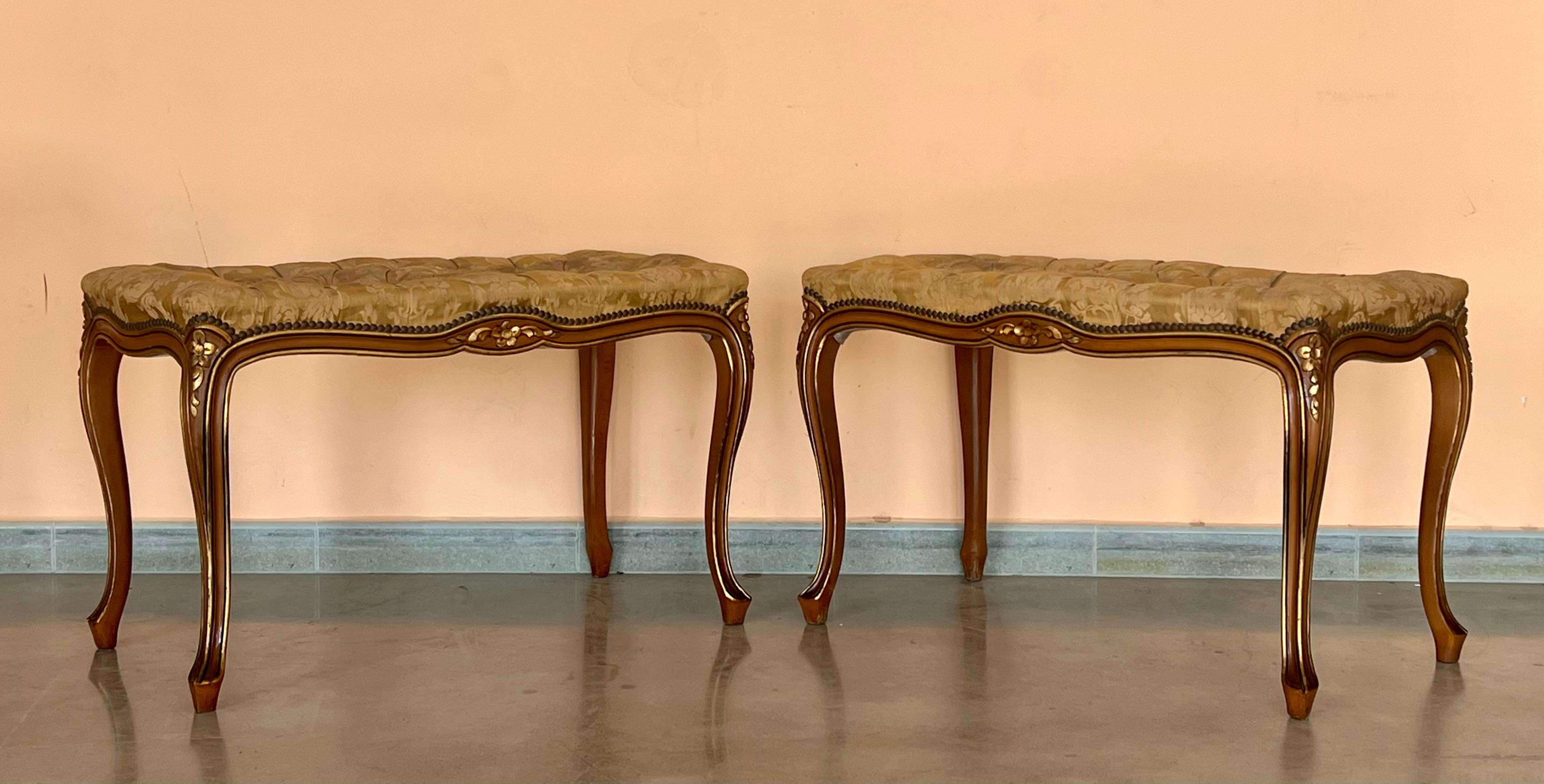 Pair of French Tufted Benches with cabriole legs In Good Condition For Sale In Miami, FL