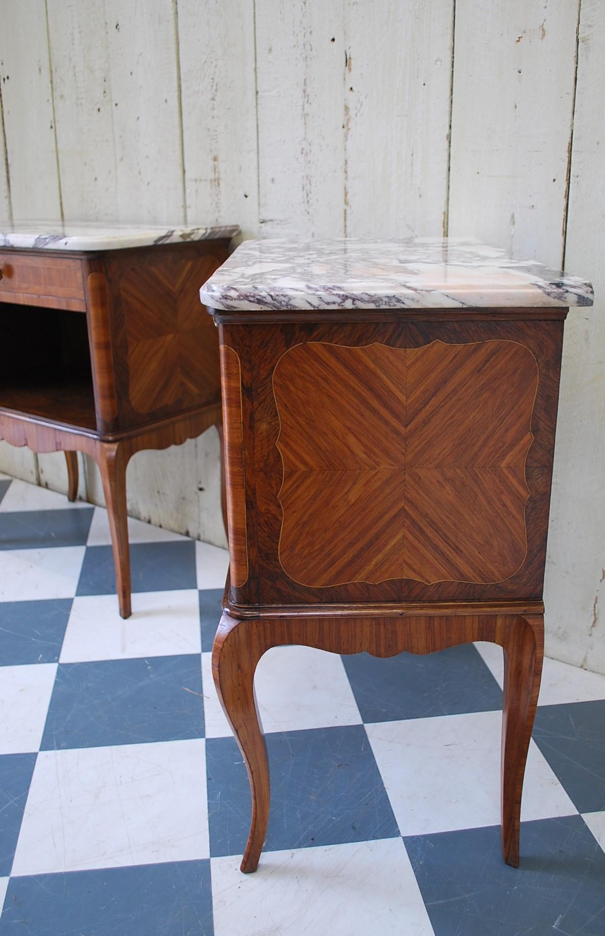 Mid-20th Century Pair of French Tulipwood Bedside Cabinets or Nightstands For Sale