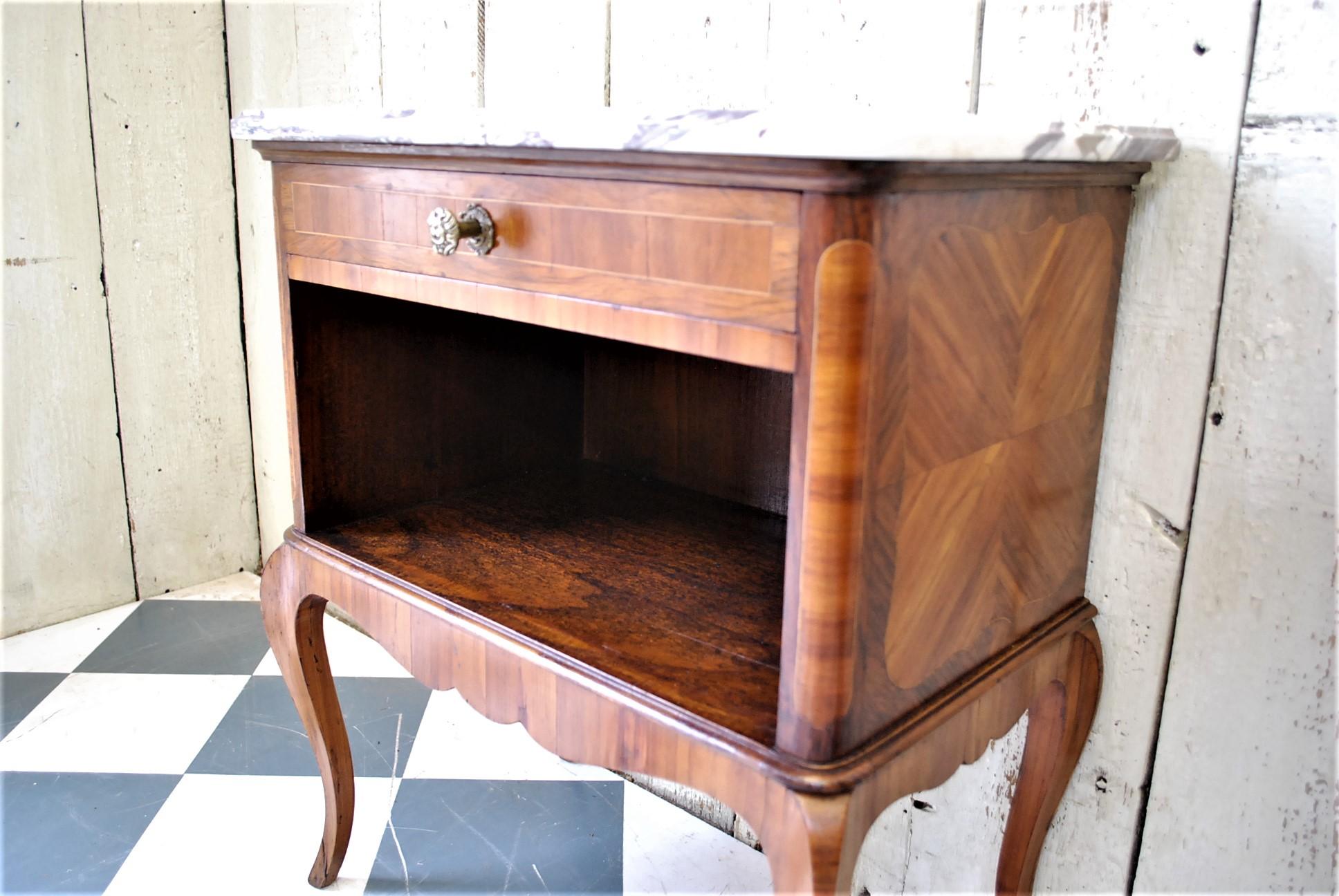 Pair of French Tulipwood Bedside Cabinets or Nightstands For Sale 1