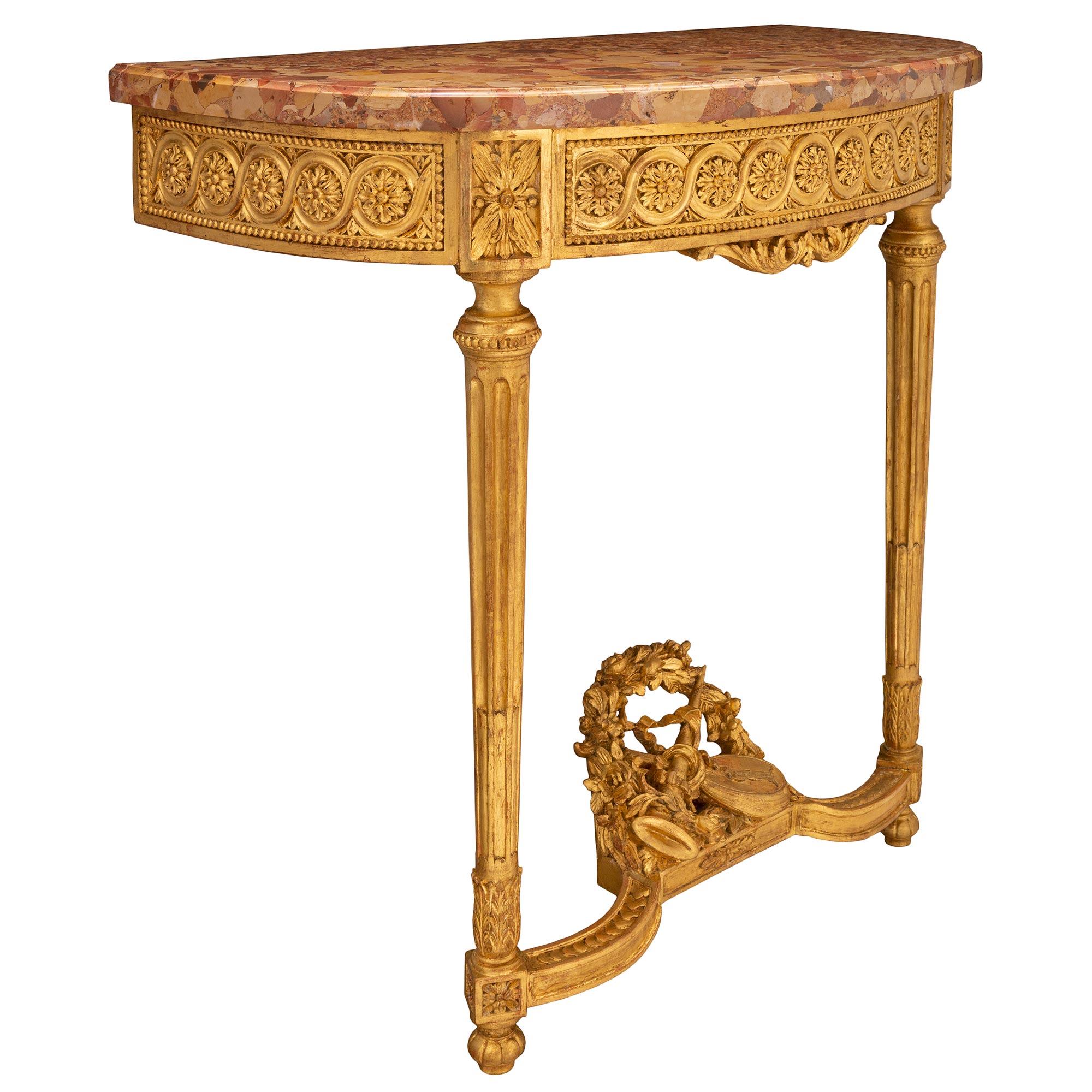 Francese Coppia di console francesi di fine secolo Luigi XVI in legno dorato e marmo in vendita
