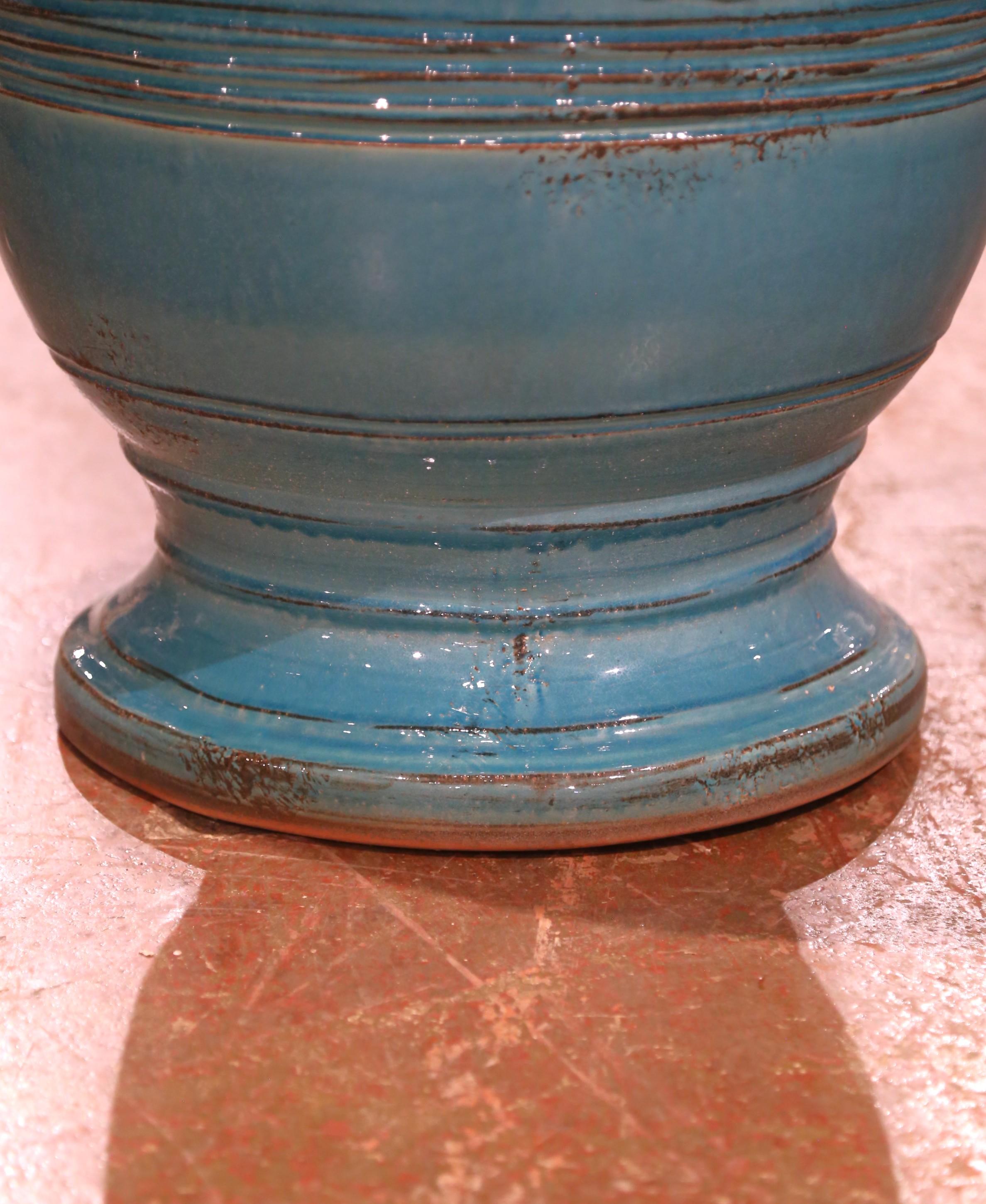 Paar französische Terrakotta-Pflanzgefäße mit türkisfarbener Glasur von La Madeleine in Anduze (Glasiert) im Angebot