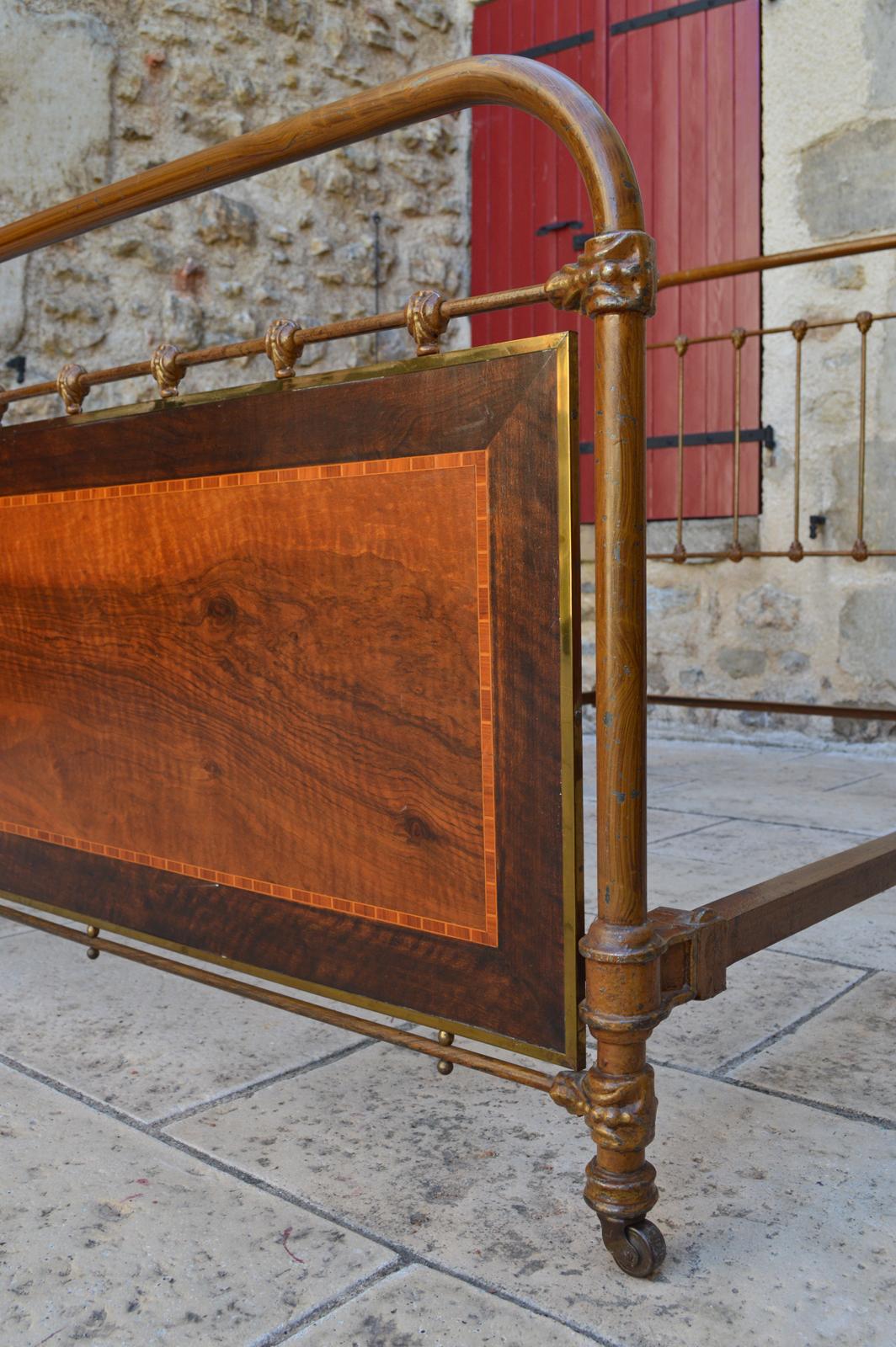 Pair of French Twin Beds, Cast Iron Fake Wood, Brass and Marquetry, circa 1910 For Sale 5
