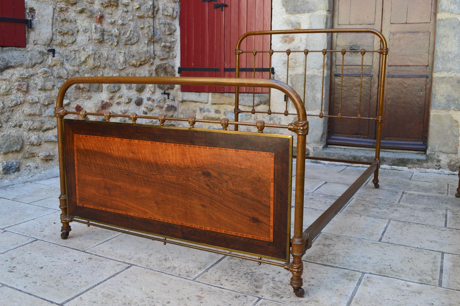 Art Nouveau Pair of French Twin Beds, Cast Iron Fake Wood, Brass and Marquetry, circa 1910 For Sale