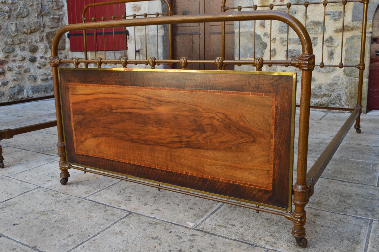Pair of French Twin Beds, Cast Iron Fake Wood, Brass and Marquetry, circa 1910 For Sale 2