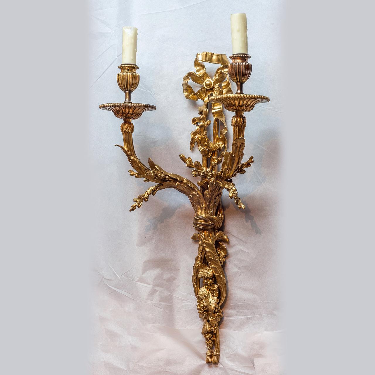 A very fine quality pair of French two-arms ormolu wall light sconces

Origin: French
Date: 19th century
Dimension: 21 1/2 x 11 3/4 x 7 inches.