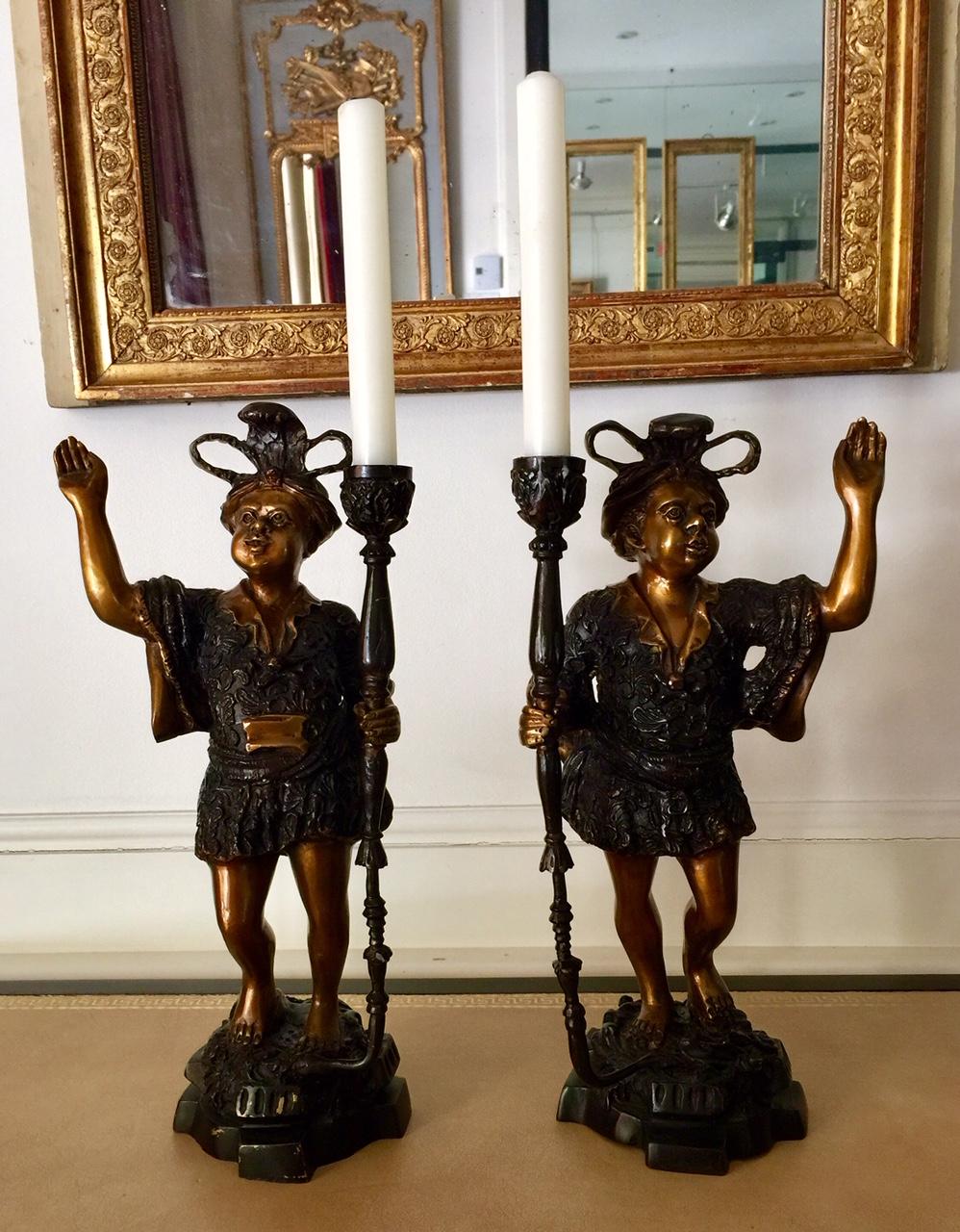 Französisch Paar zweifarbig patiniert Bronze maurische Inspiration Kerzenhalter (Renaissance) im Angebot