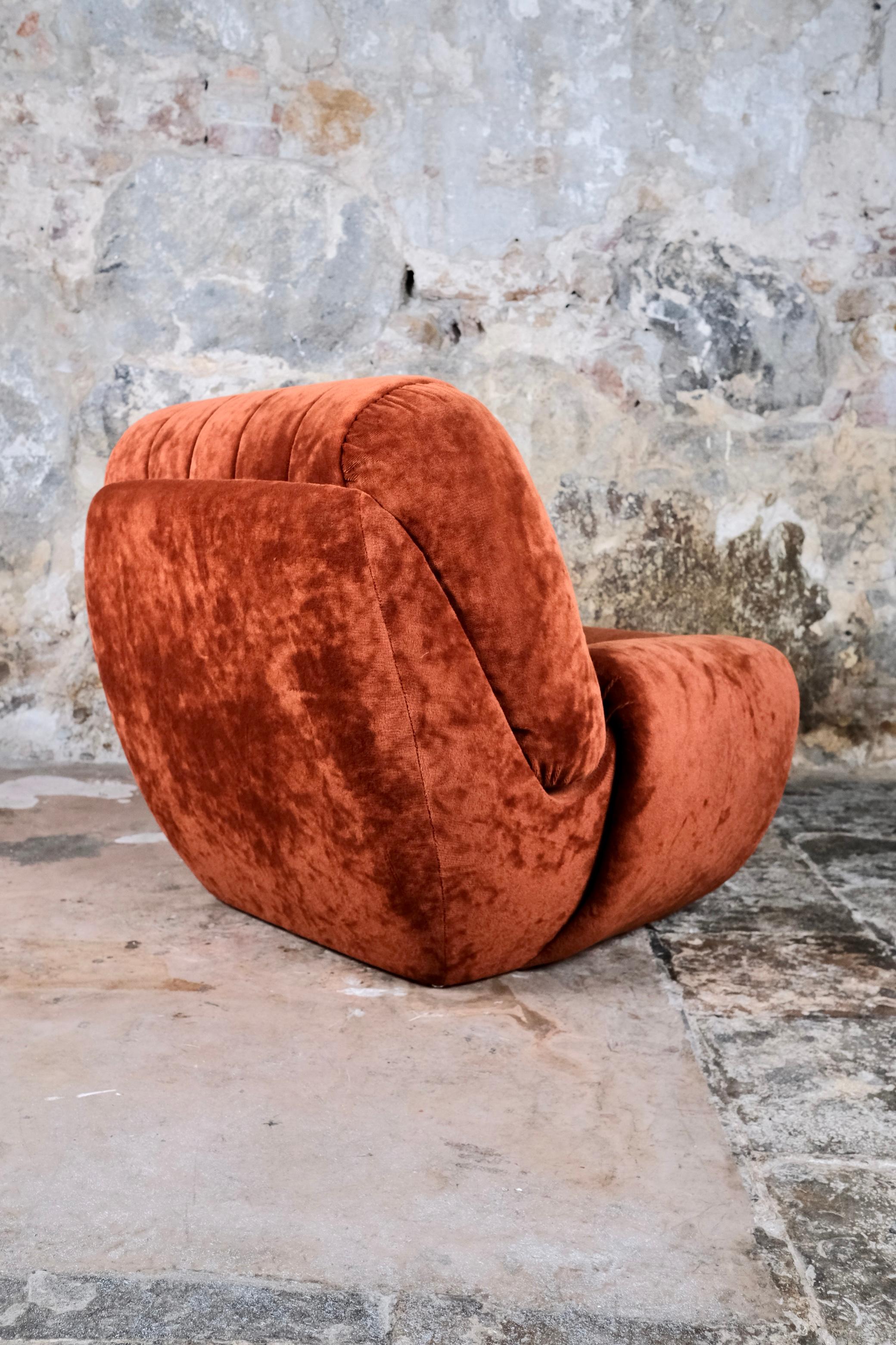 Paire de fauteuils français en velours, années 1970 en vente 5
