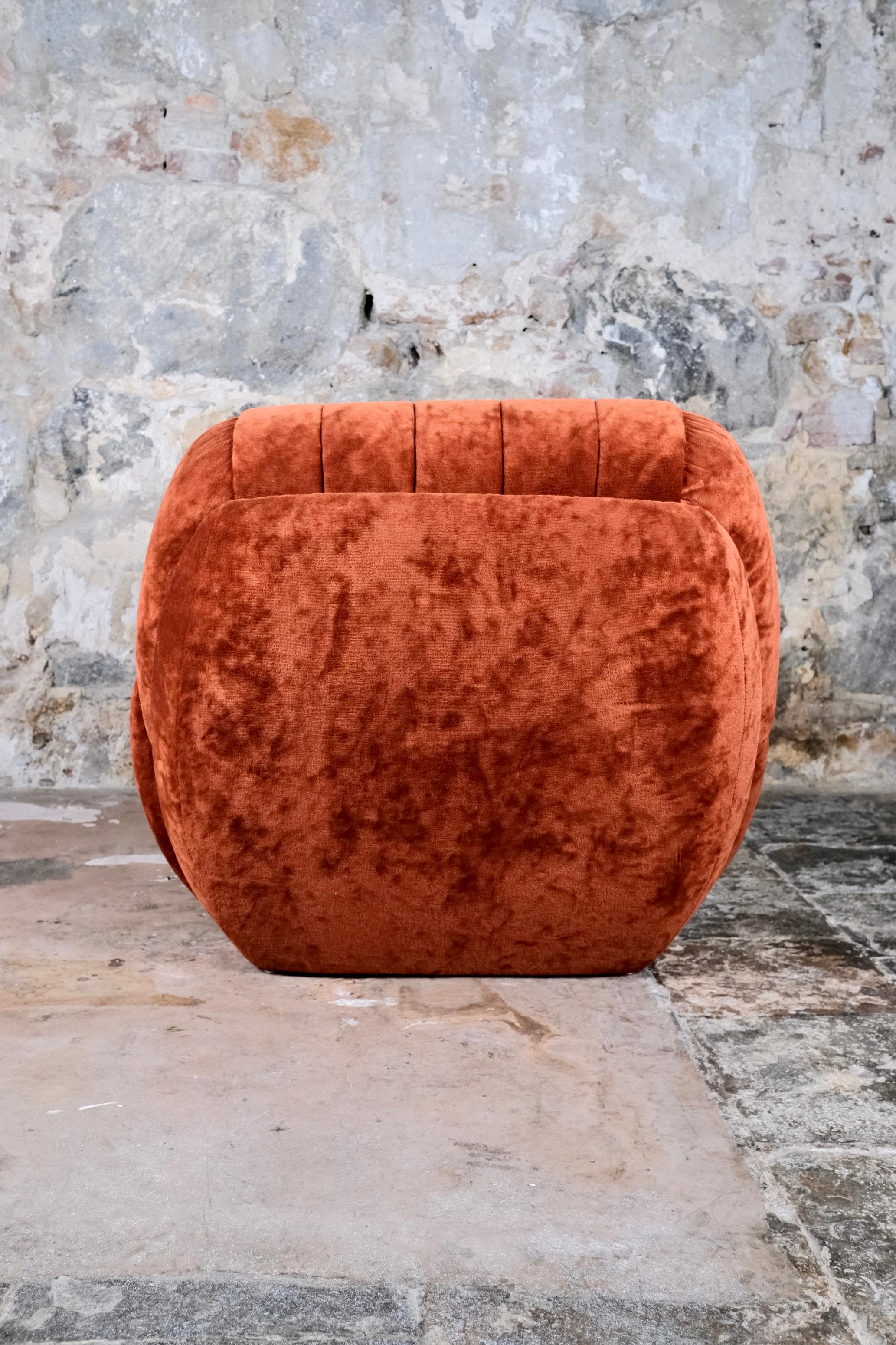 Paire de fauteuils français en velours, années 1970 en vente 6