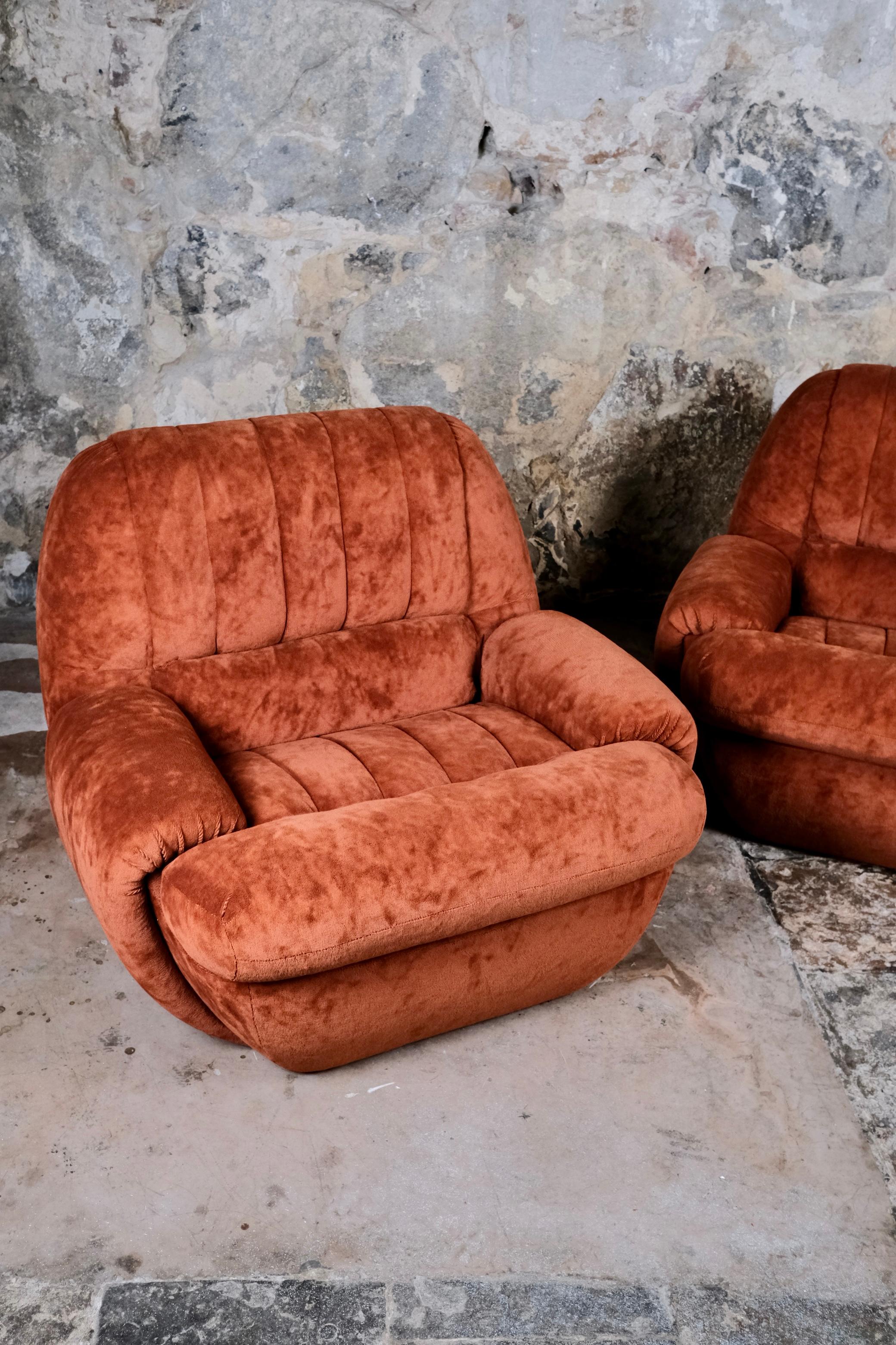 Français Paire de fauteuils français en velours, années 1970 en vente