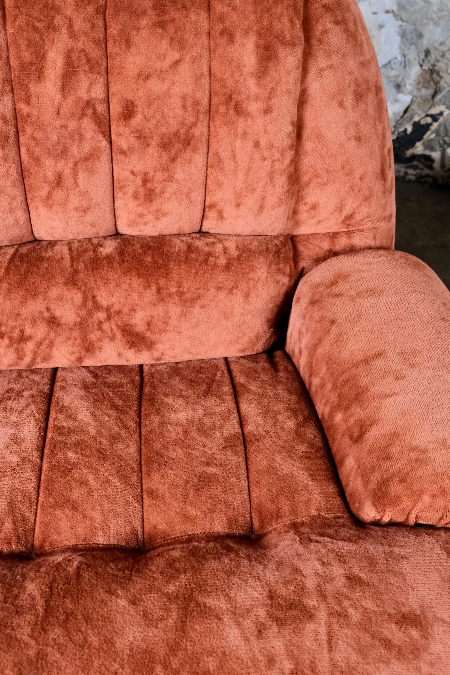 Paire de fauteuils français en velours, années 1970 Bon état - En vente à Lyon, FR