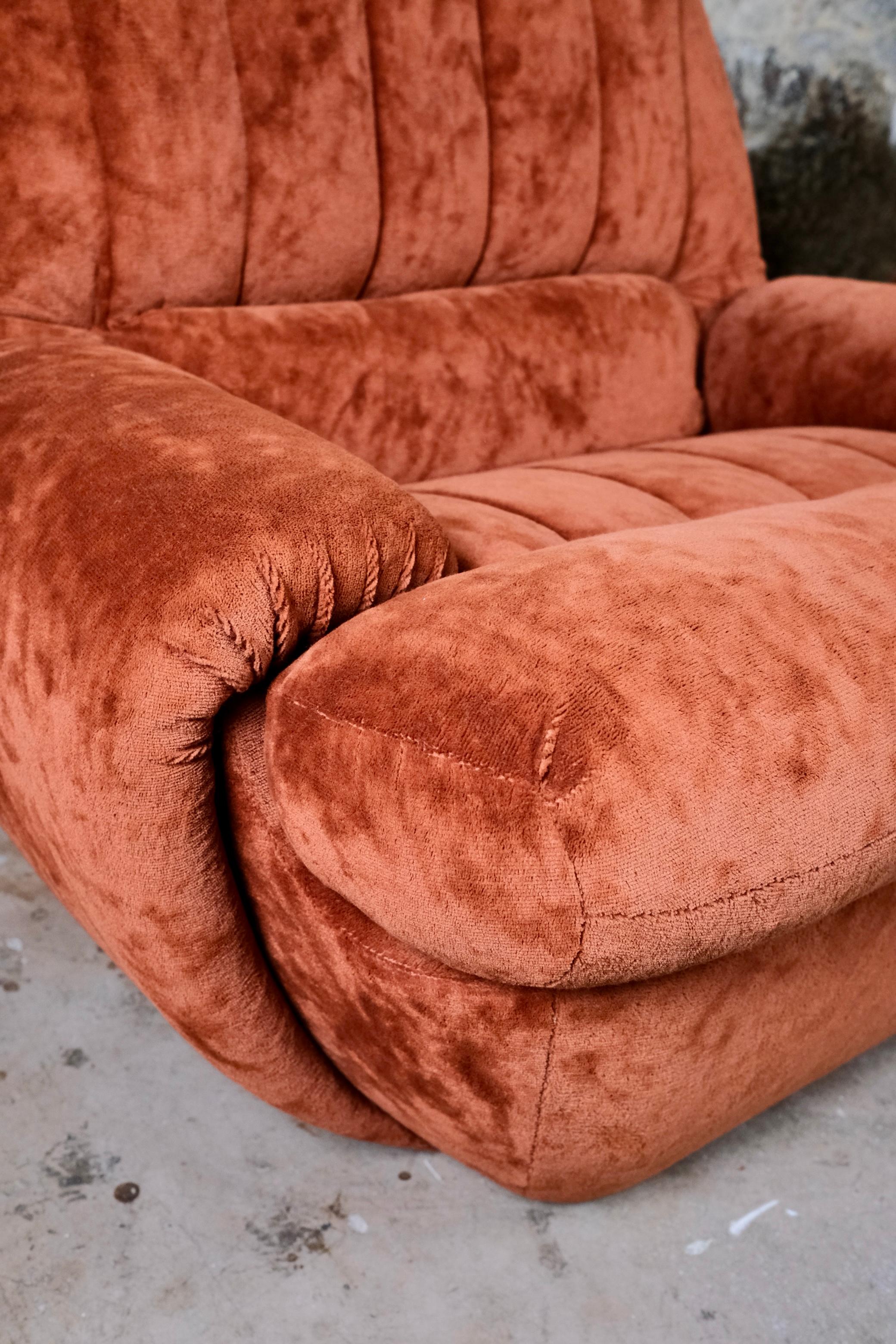 Fin du 20e siècle Paire de fauteuils français en velours, années 1970 en vente