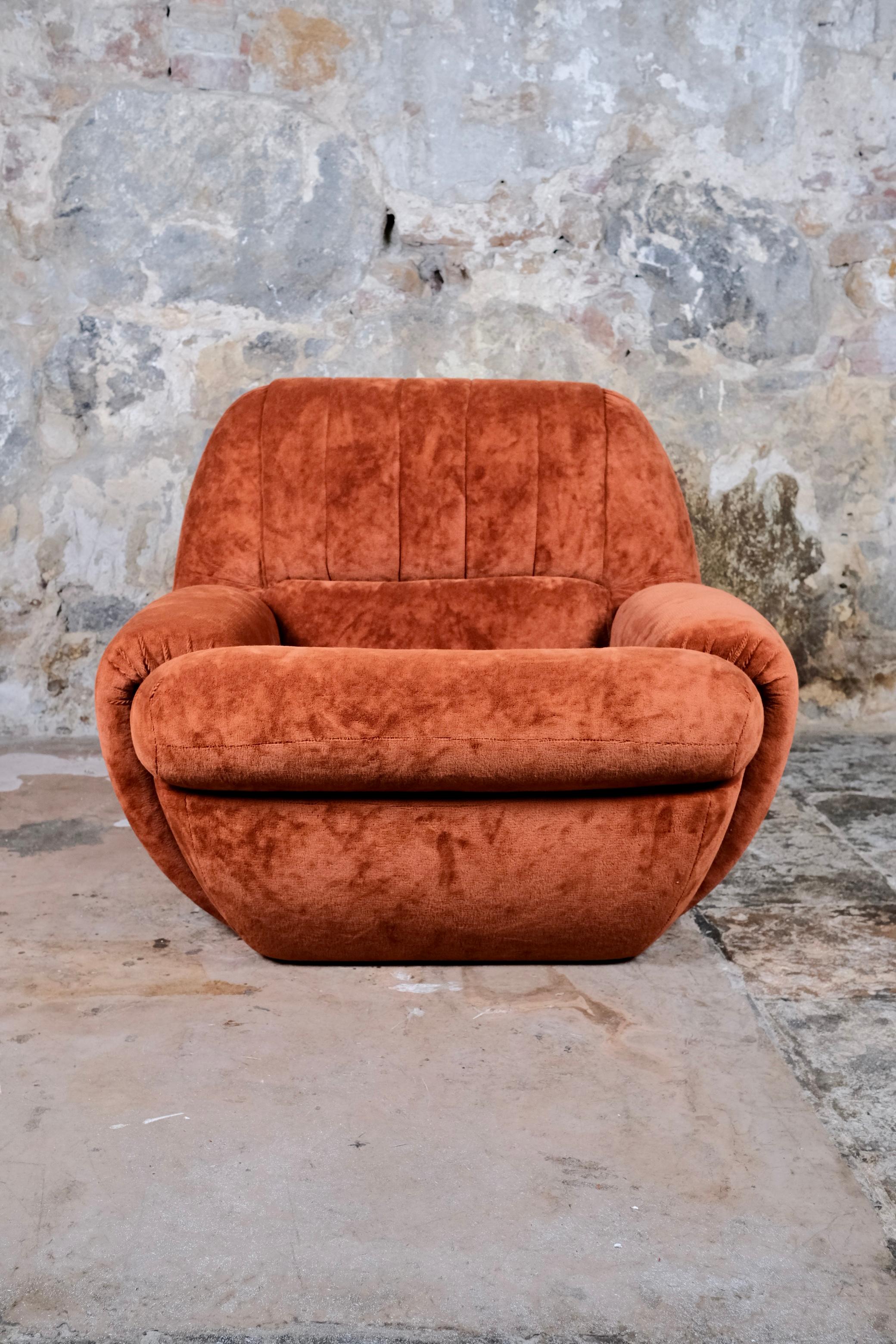 Velours Paire de fauteuils français en velours, années 1970 en vente