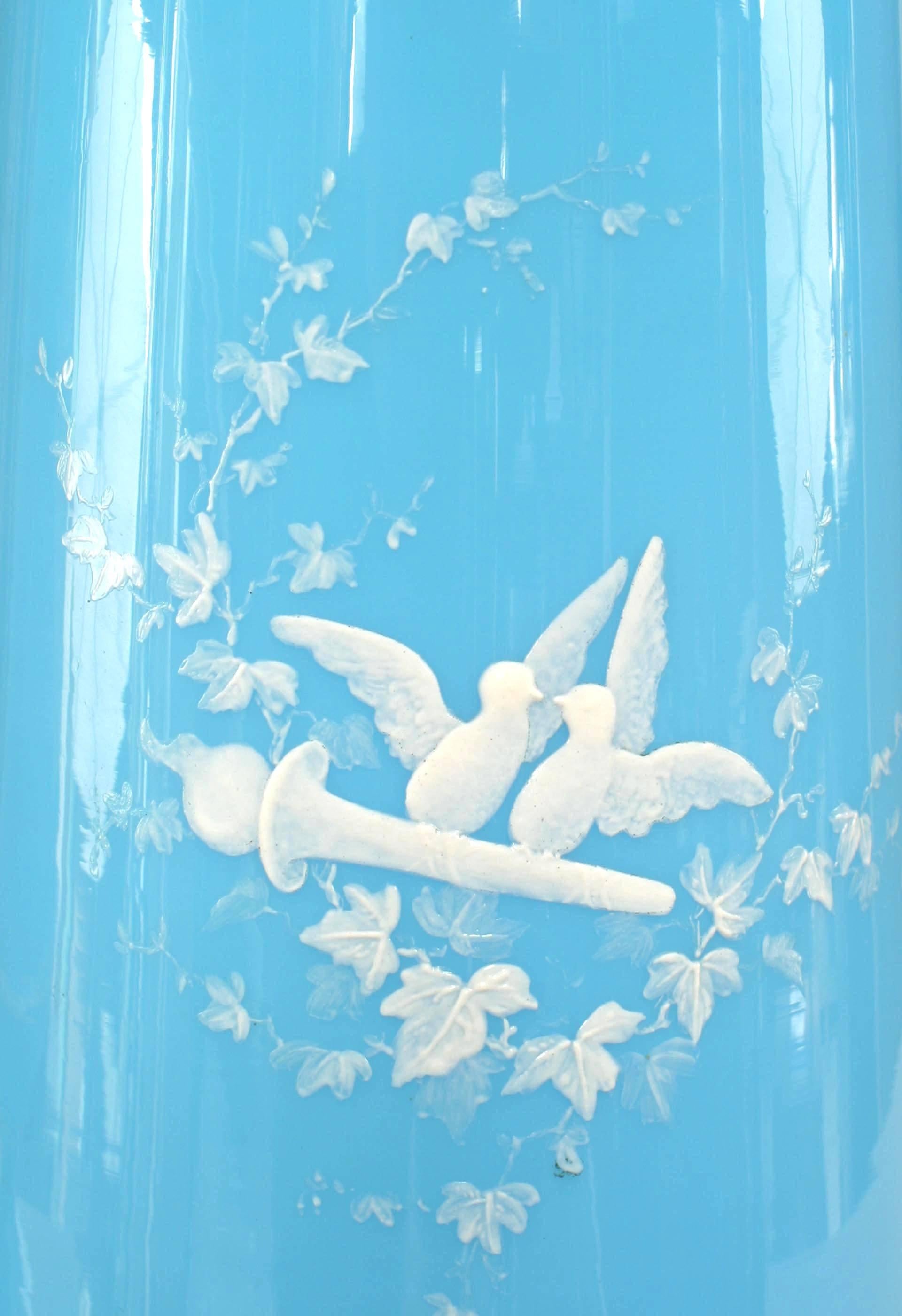 Francese Coppia di vasi a forma di angelo in French Opaline blu di epoca vittoriana in vendita