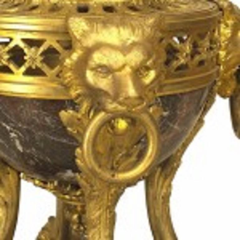Français Paire de compotes victoriennes françaises en bronze et marbre en vente