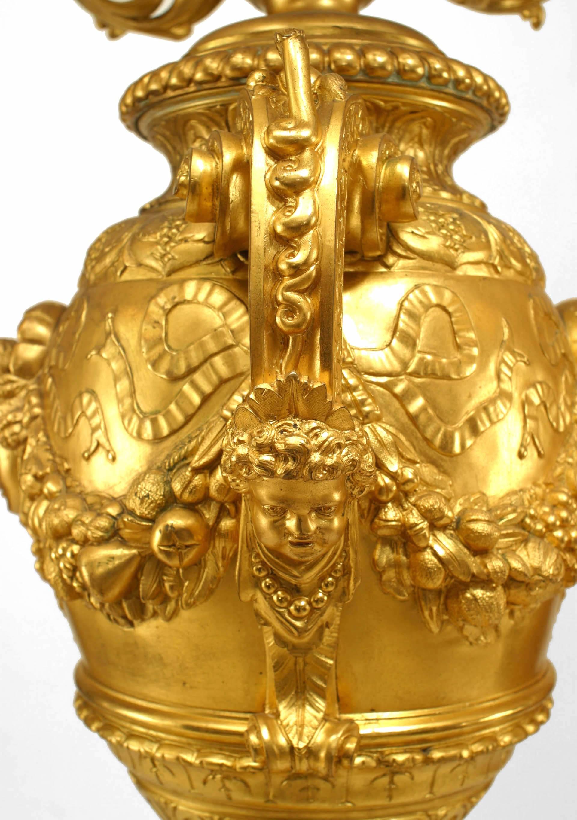 Coppia di candelabri a forma di urna in bronzo francese vittoriano Dore in vendita 4