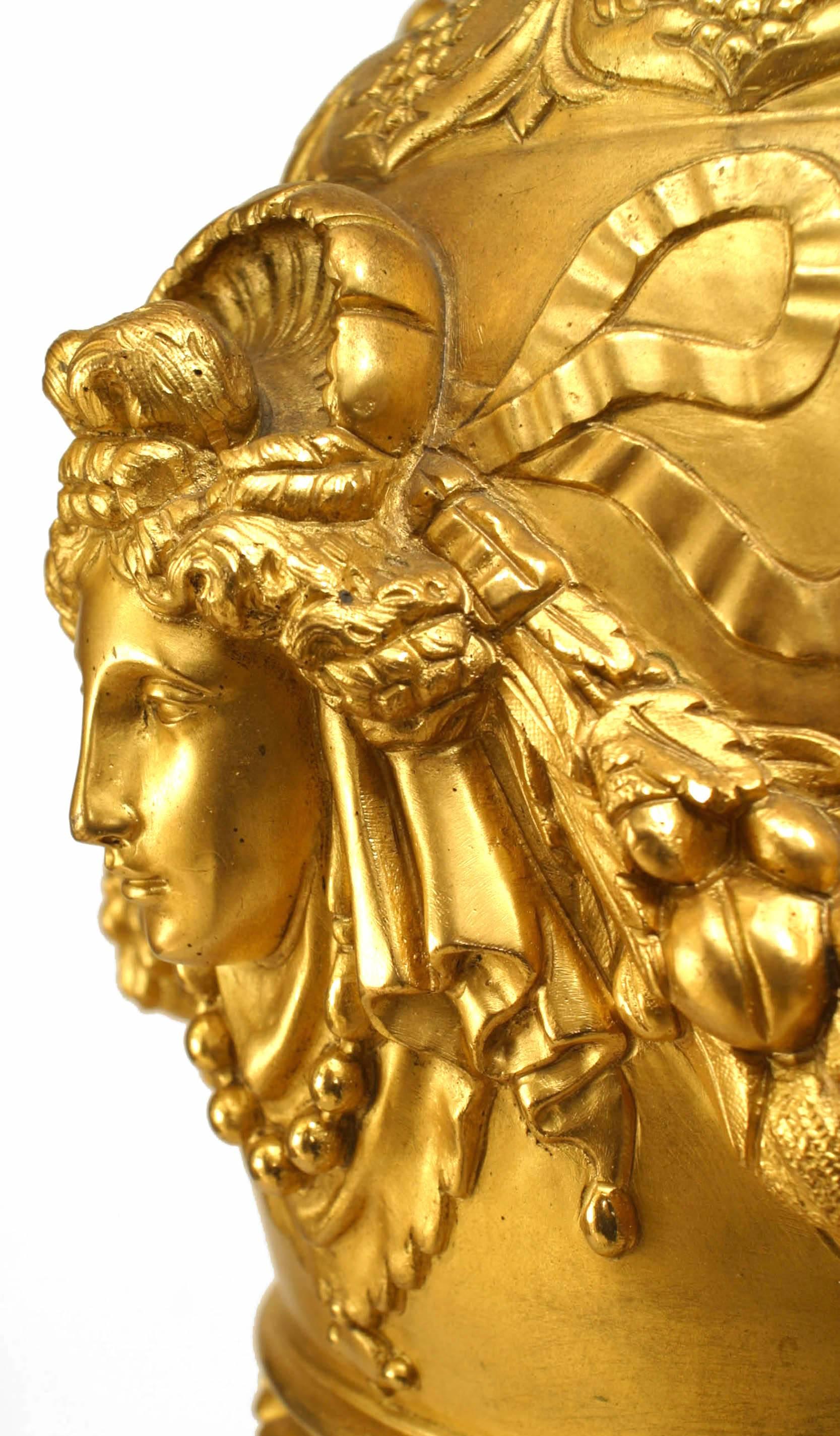 Coppia di candelabri a forma di urna in bronzo francese vittoriano Dore in vendita 3