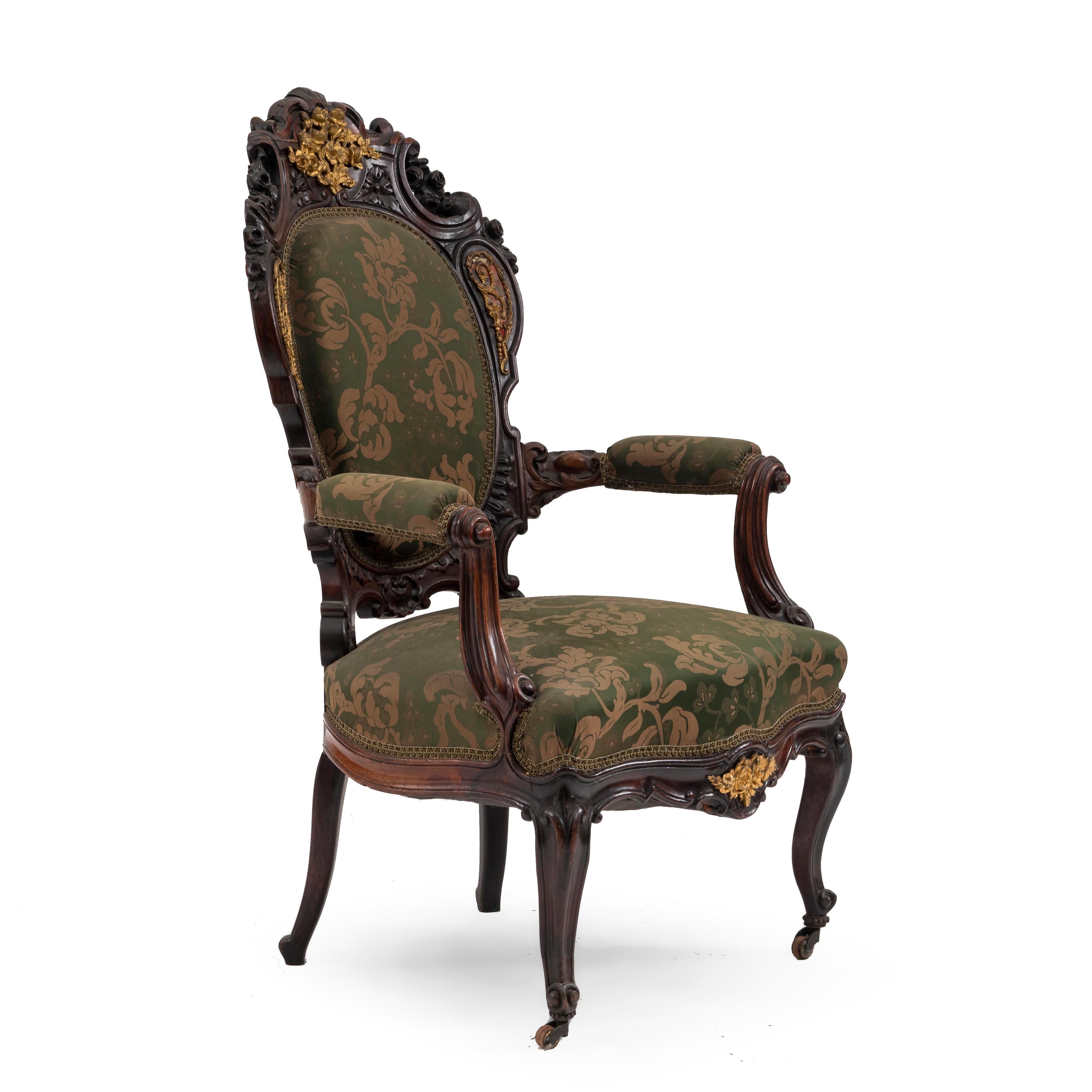Pair of French Victorian Carved Rosewood Armchairs In Good Condition For Sale In Queens, NY