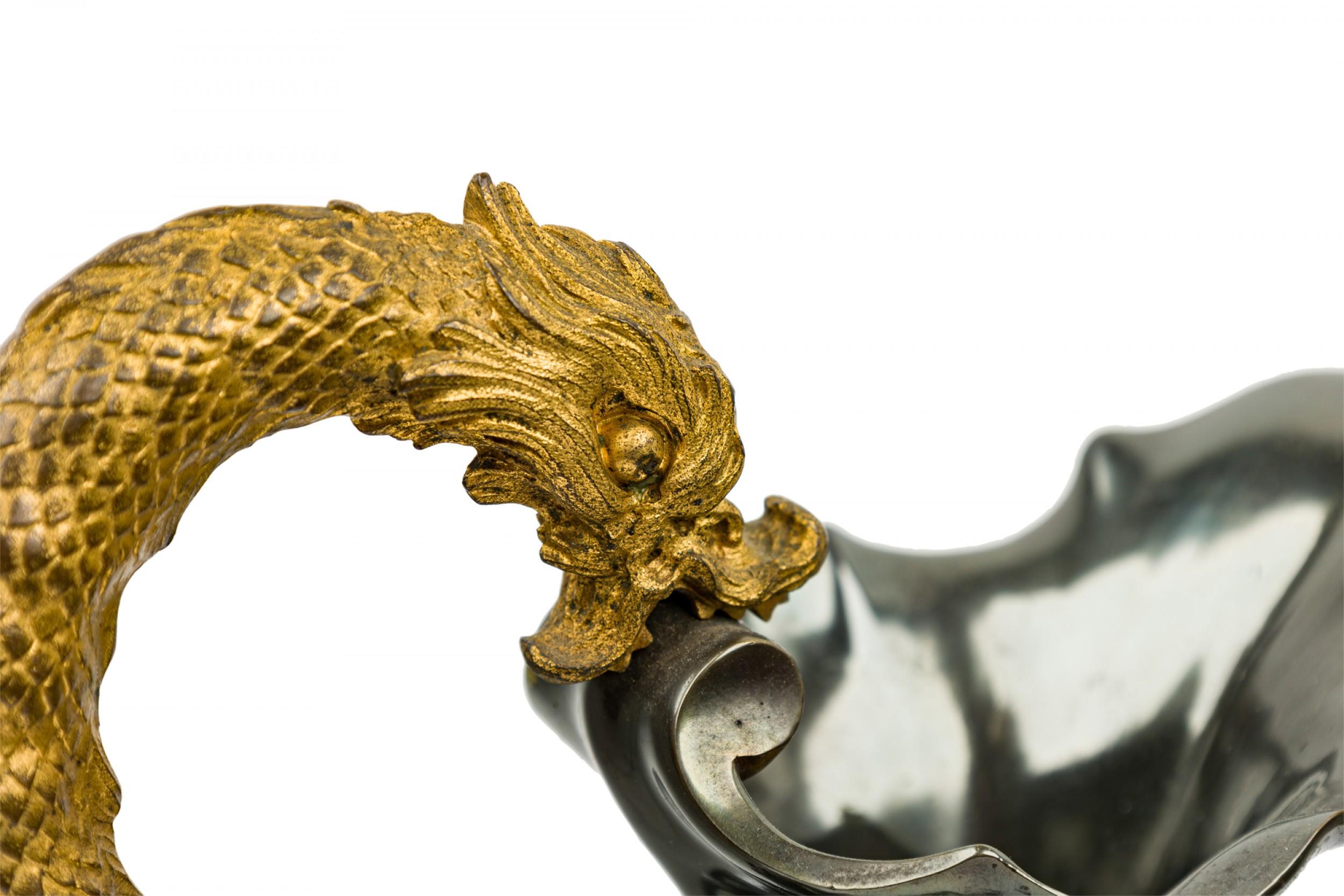 Paar französische viktorianische emaillierte Bronze-Schlangengriffe und vergoldete Urnen/Würfel (Emaille) im Angebot