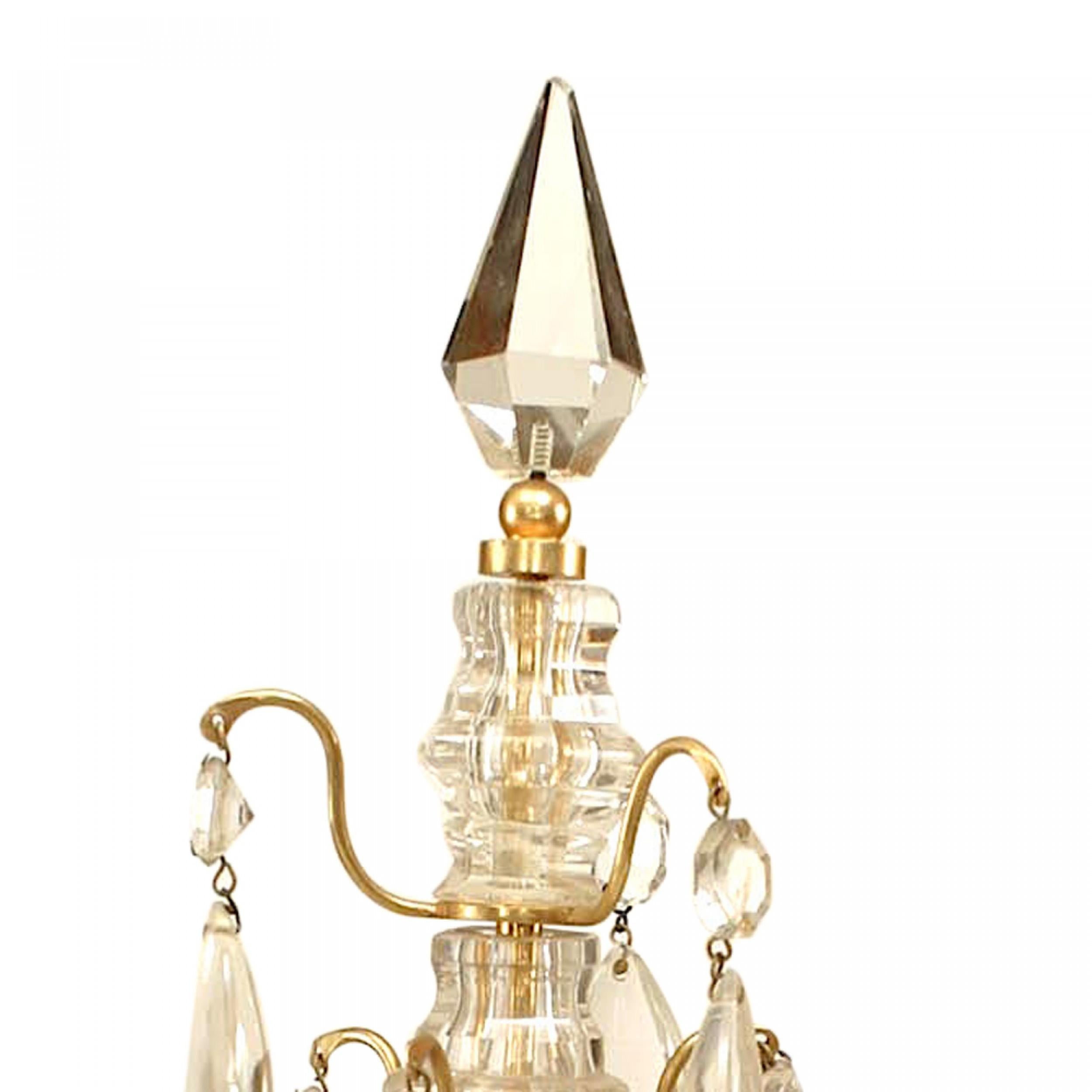 Doré Paire de candélabres victoriens français en bronze doré et cristal en vente