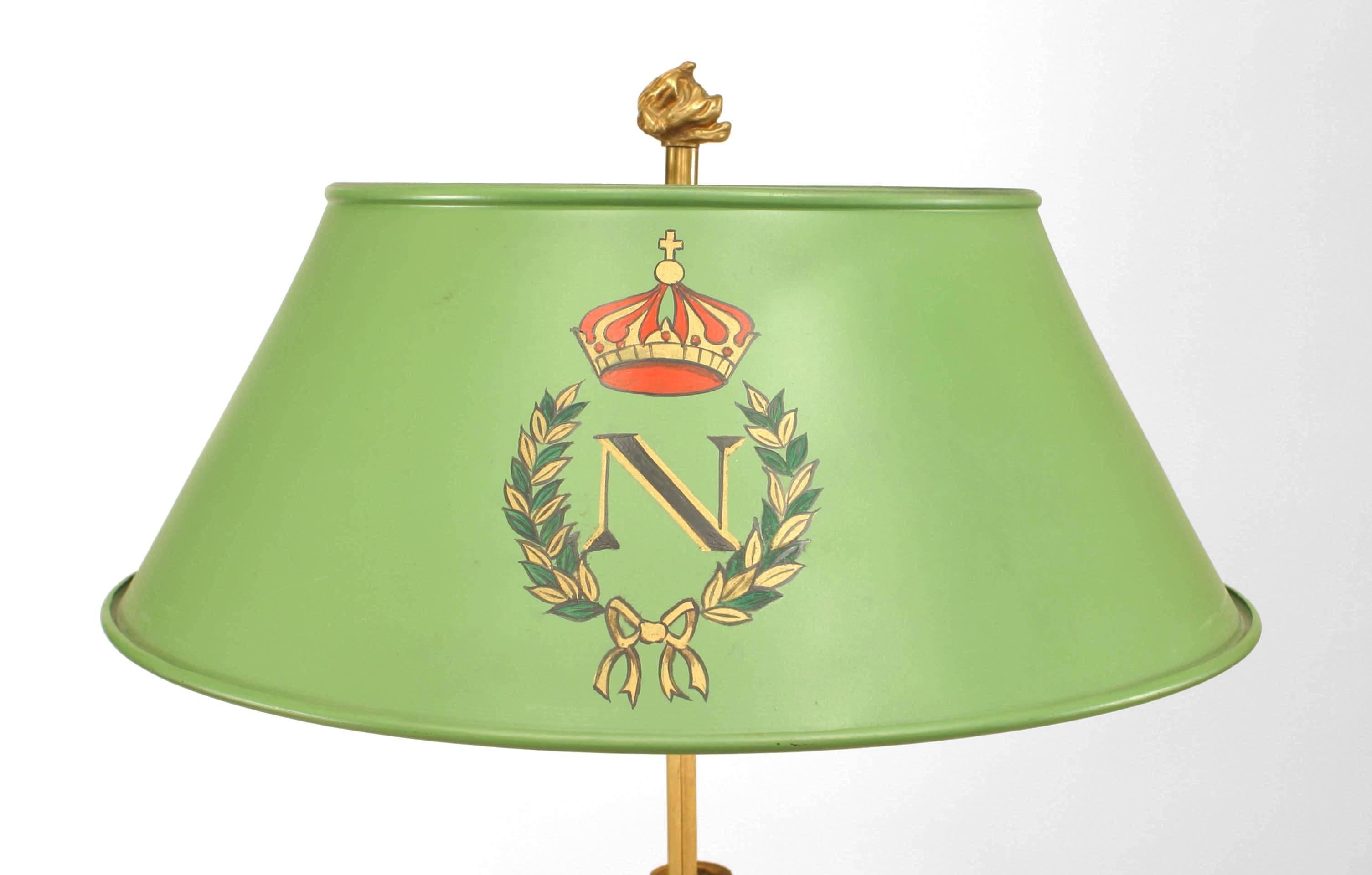 Vittoriano Coppia di lampade bouillotte francesi vittoriane a tre bracci in bronzo dorato in vendita