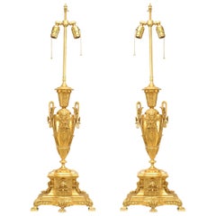 Paire de lampes-urnes en bronze doré de style victorien français