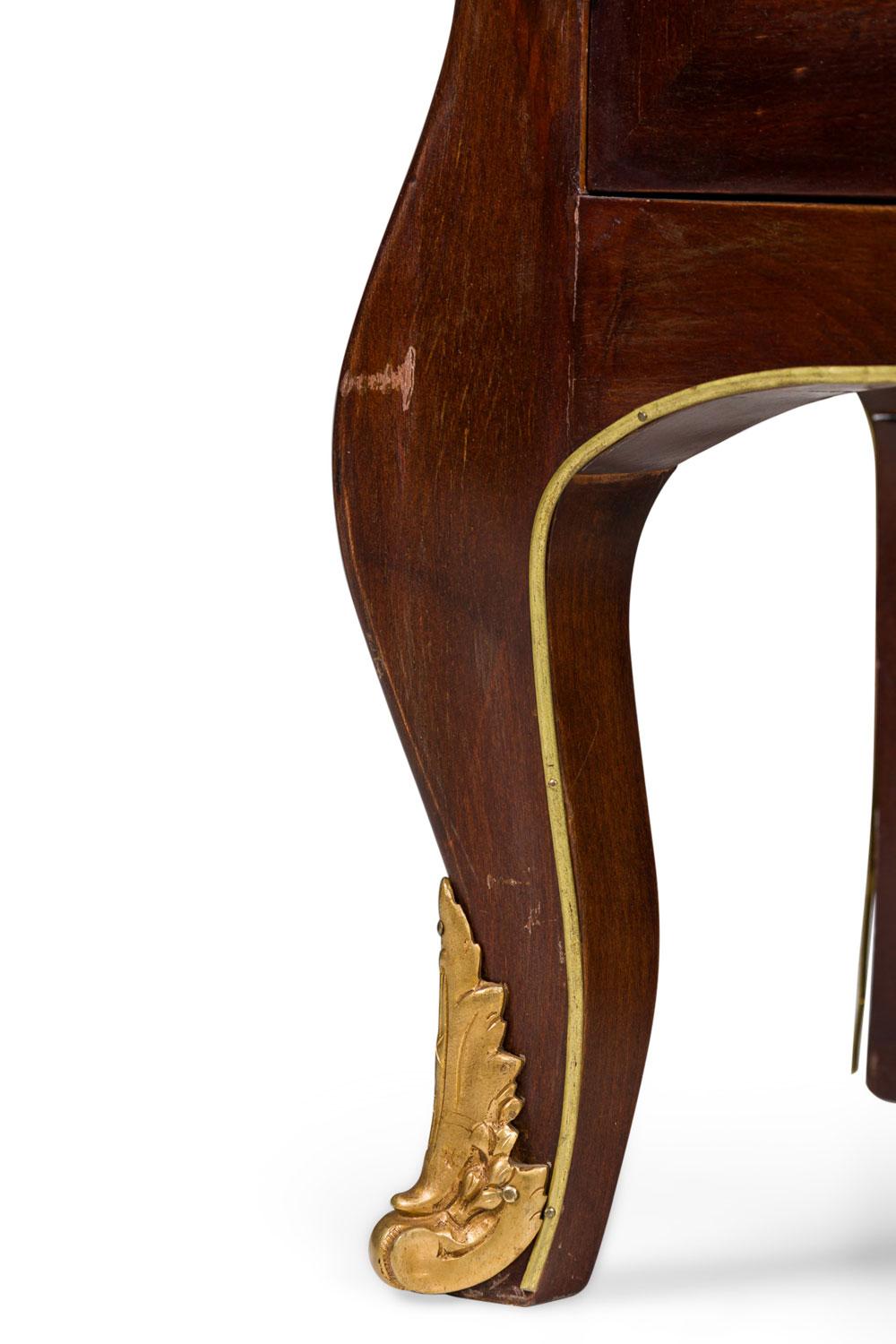 Pair of French Victorian Mahogany and Brass Marble Top Commodes in vendita 7