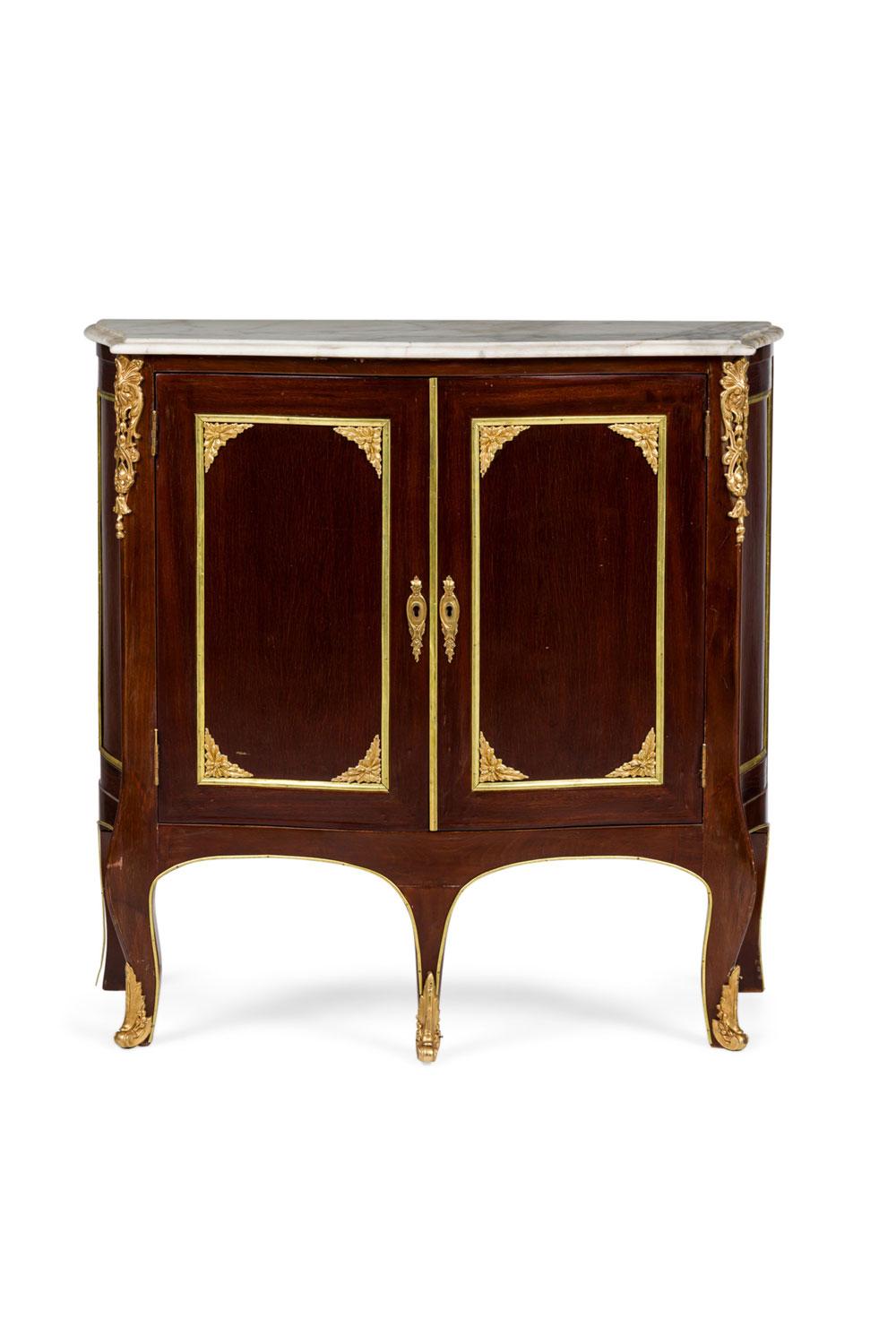 Vittoriano Pair of French Victorian Mahogany and Brass Marble Top Commodes in vendita