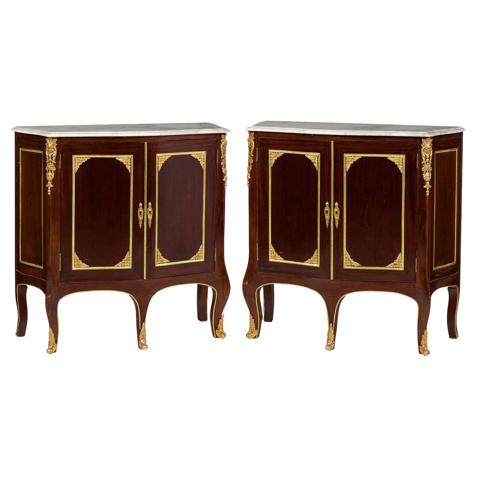 Pair of French Victorian Mahogany and Brass Marble Top Commodes in vendita