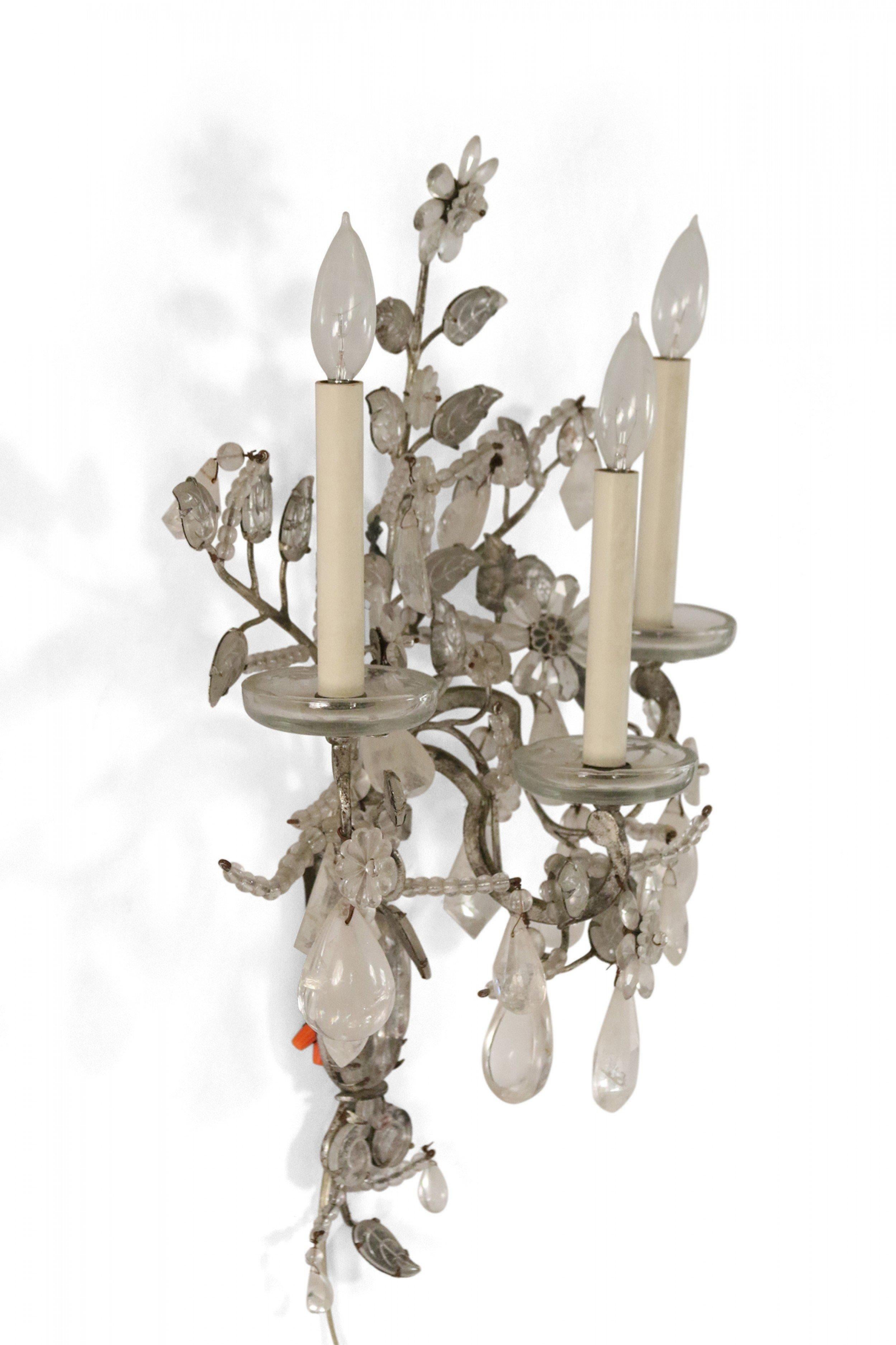 Metallo Coppia di appliques vittoriane francesi in metallo con foglie e cristalli floreali in vendita