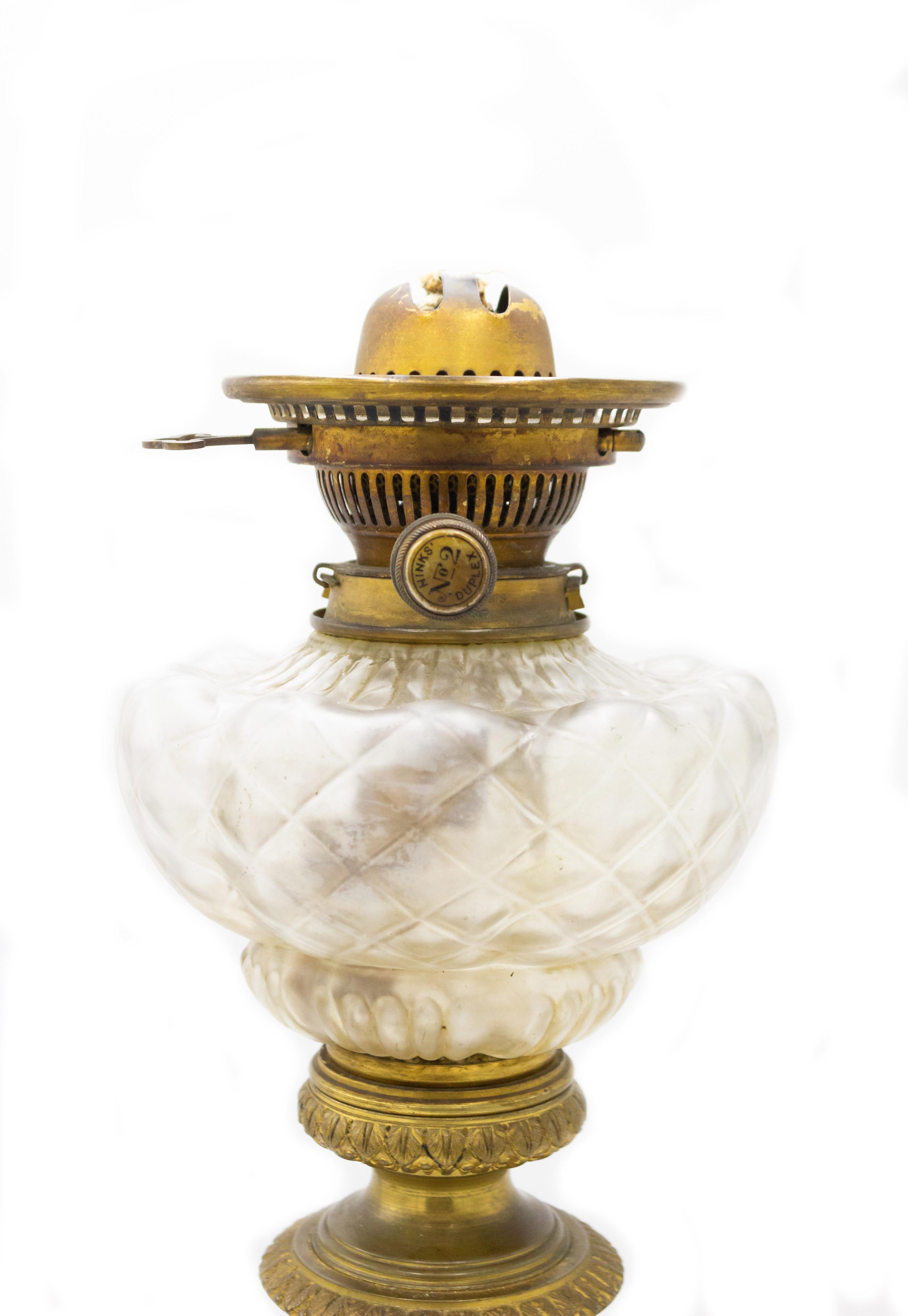 Französische viktorianische Öllampen aus Porzellan, Paar (Viktorianisch) im Angebot