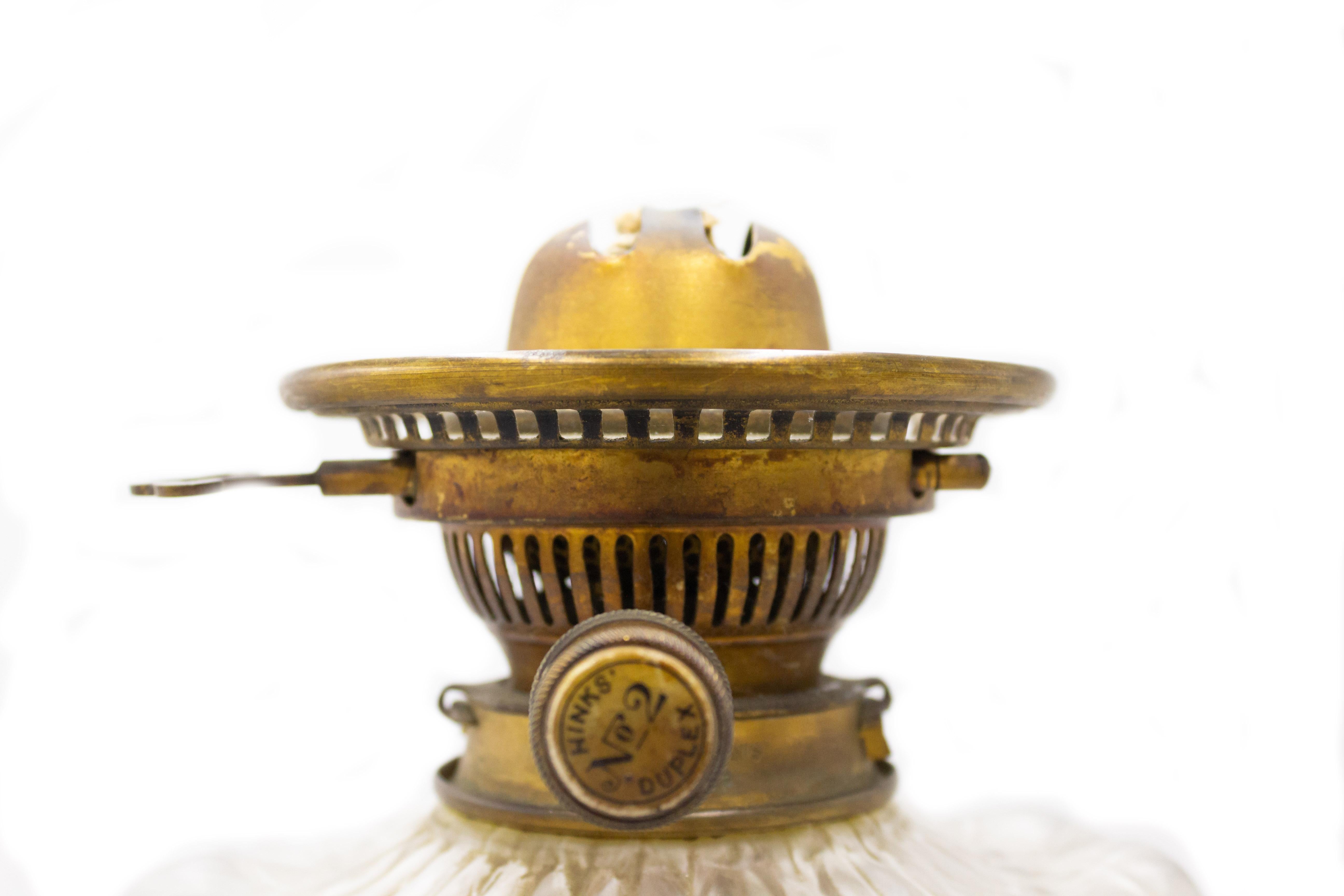 Französische viktorianische Öllampen aus Porzellan, Paar (19. Jahrhundert) im Angebot