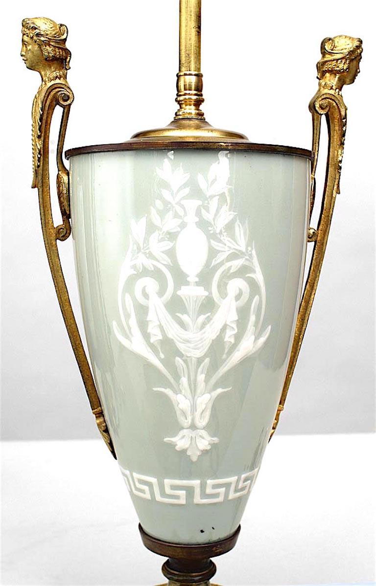 Paar französische viktorianische Porzellan-Urnen-Tischlampen im Zustand „Gut“ im Angebot in New York, NY