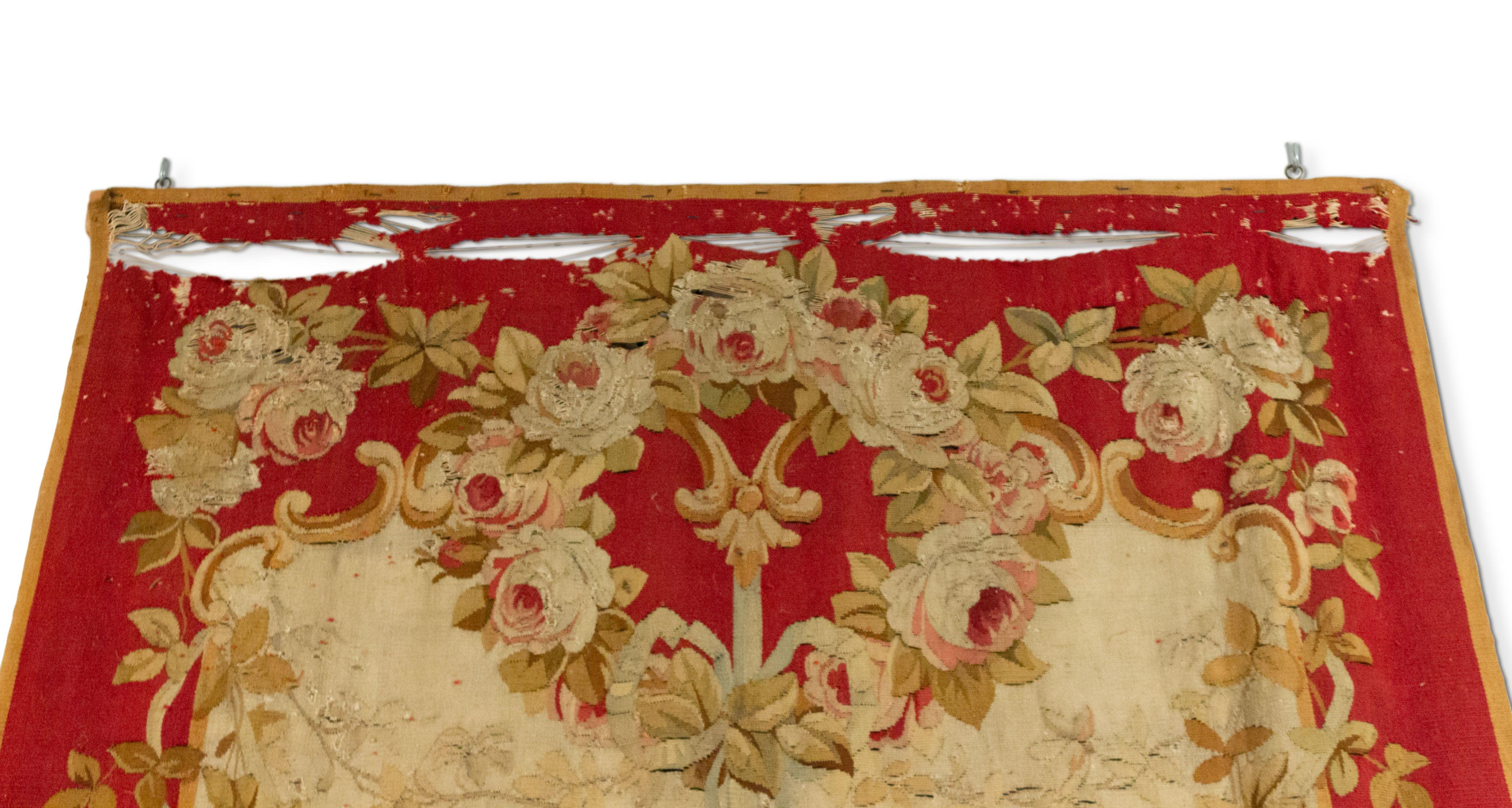 Paar französische viktorianische rote Aubusson-Wandbehangs im viktorianischen Stil im Angebot 13