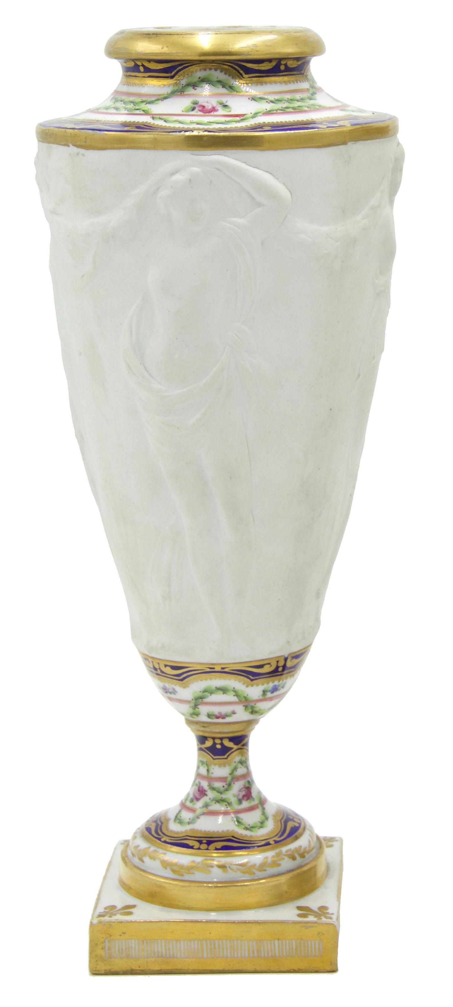 Paar französische viktorianische Sevres-Porzellanurnen aus Sevres (Viktorianisch) im Angebot