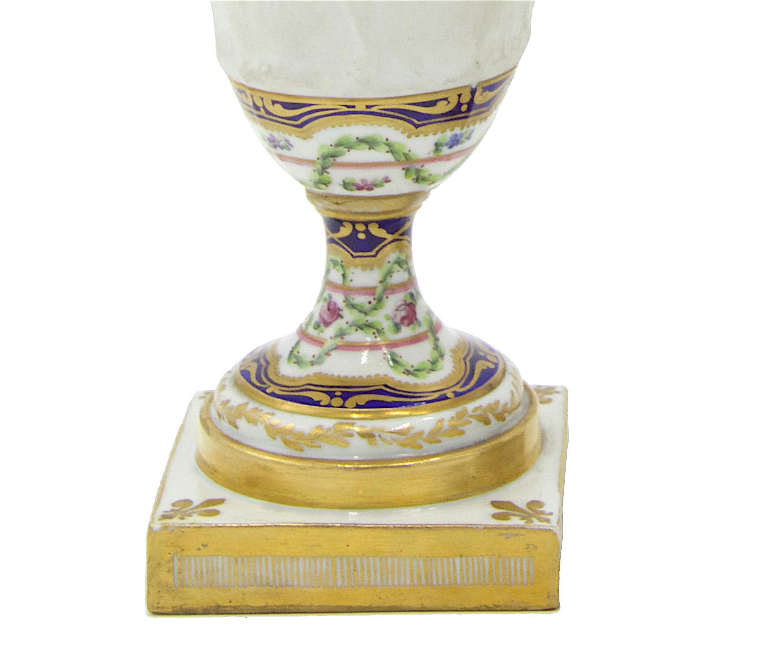 Pair of French Victorian Sevres Porcelain Urns In Good Condition For Sale In New York, NY