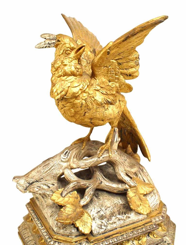 Francese Coppia di uccelli vittoriani in argento e dorato in vendita