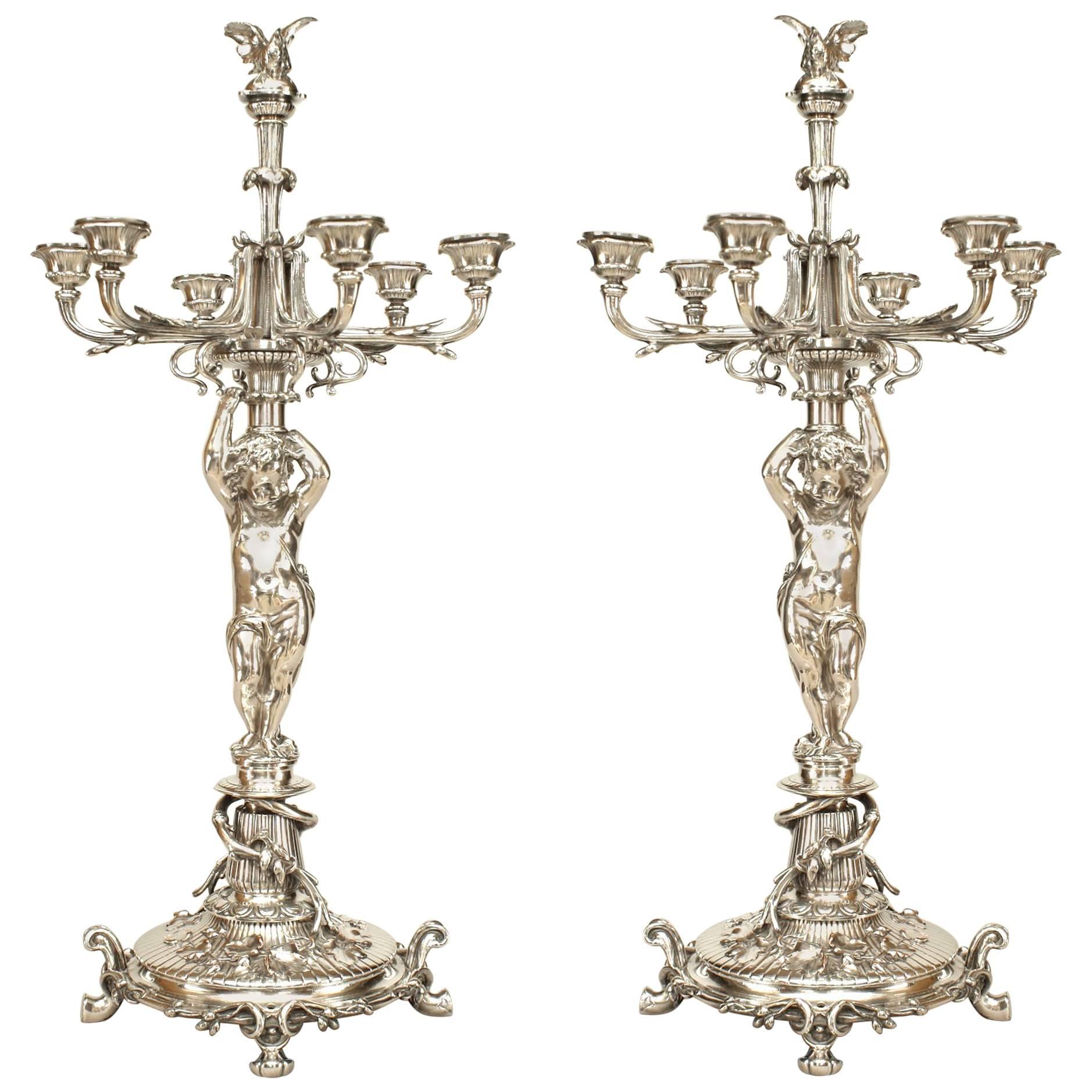 Paire de candélabres Cupidon en métal argenté de l'époque victorienne française