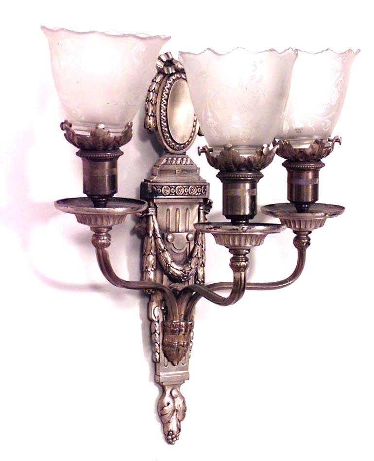 4 French Victorian Style Bronze Wall Sconces In Good Condition For Sale In New York, NY