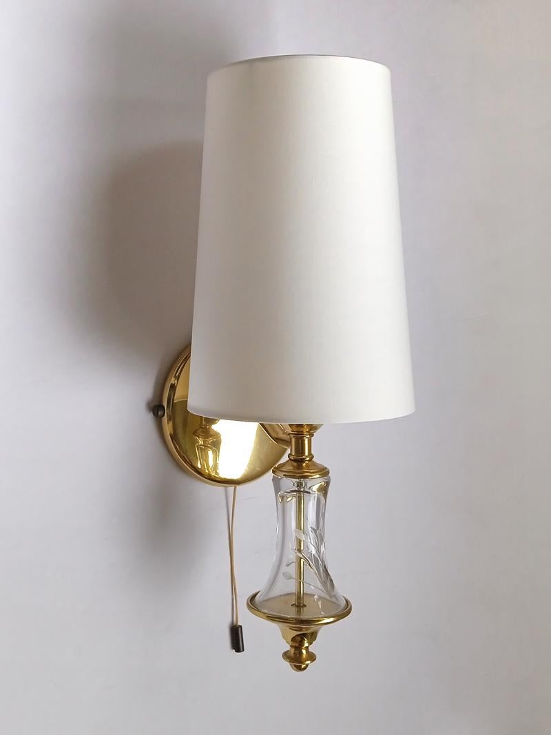 Hollywood Regency Pair of French Vintage Glass and Brass Wall Lights Sconces, 1970s For Sale